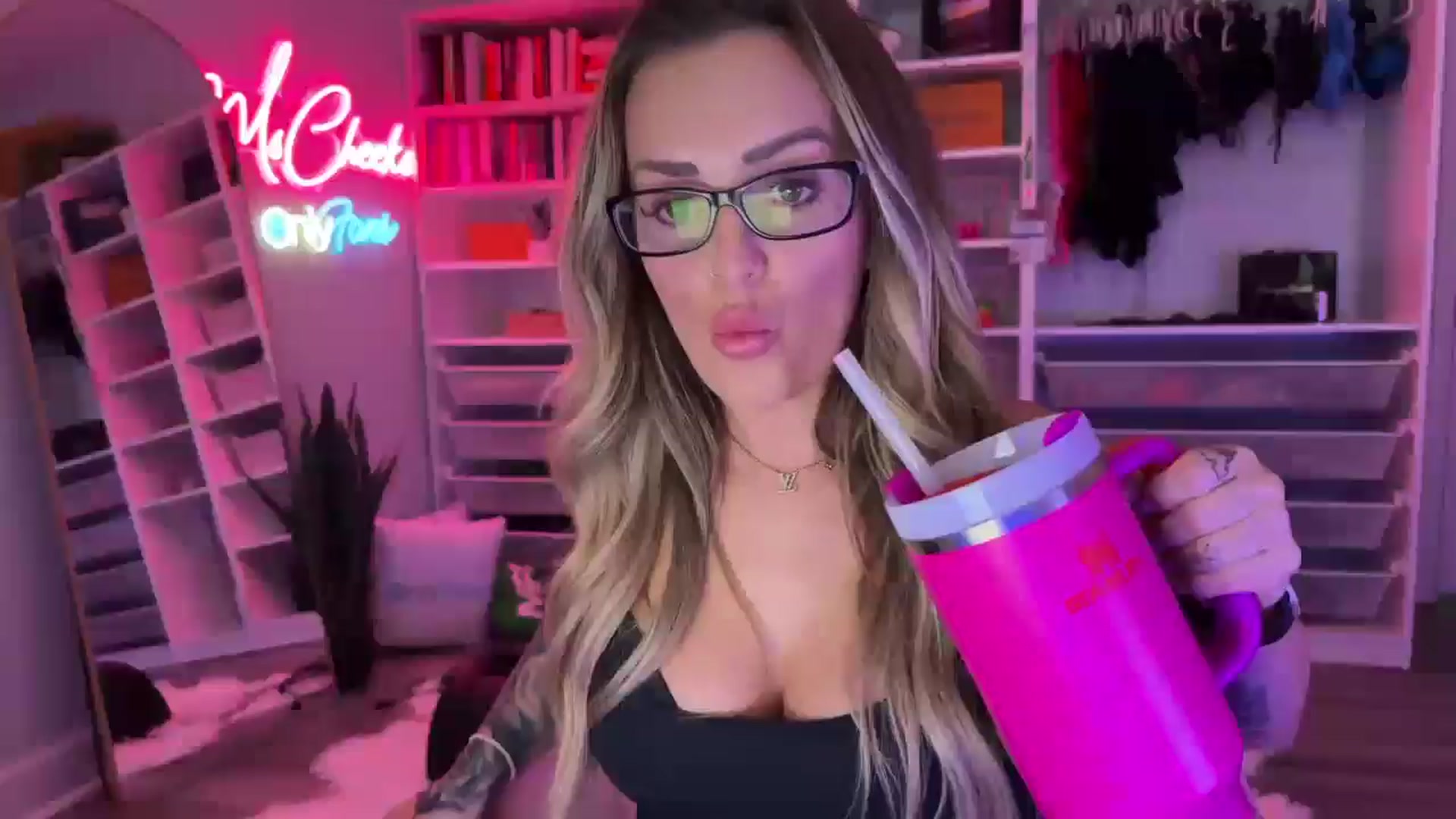 Gallery image thumbnail from MsCheeks's myfreecams stream on, 09/03/2024, 23:37 image 5 of 20