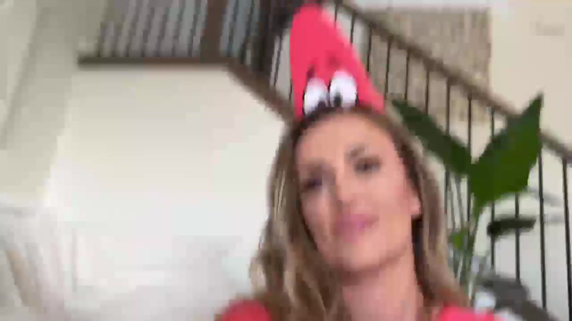 Gallery image thumbnail from MsCheeks's myfreecams stream on, 10/31/2024, 21:09 image 18 of 20