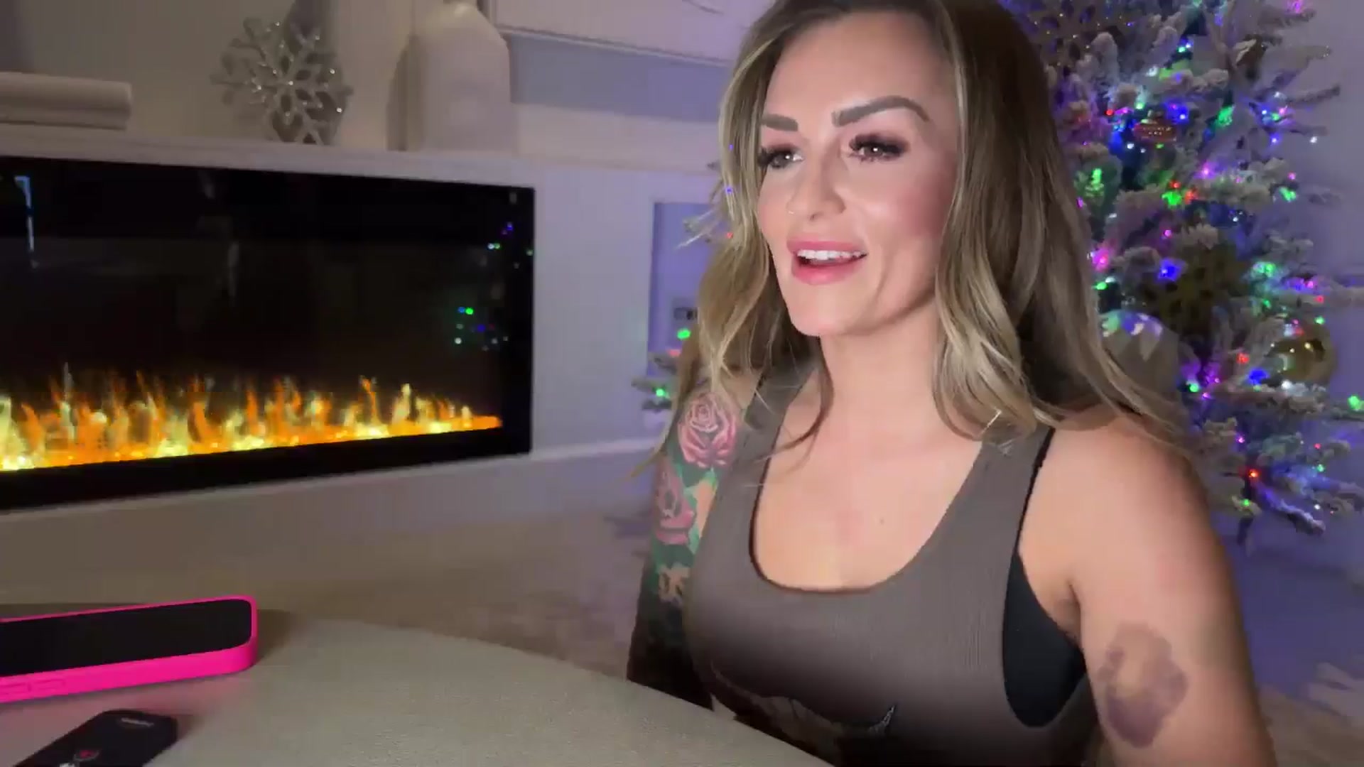Gallery image thumbnail from MsCheeks's myfreecams stream on, 11/21/2024, 23:32 image 16 of 20