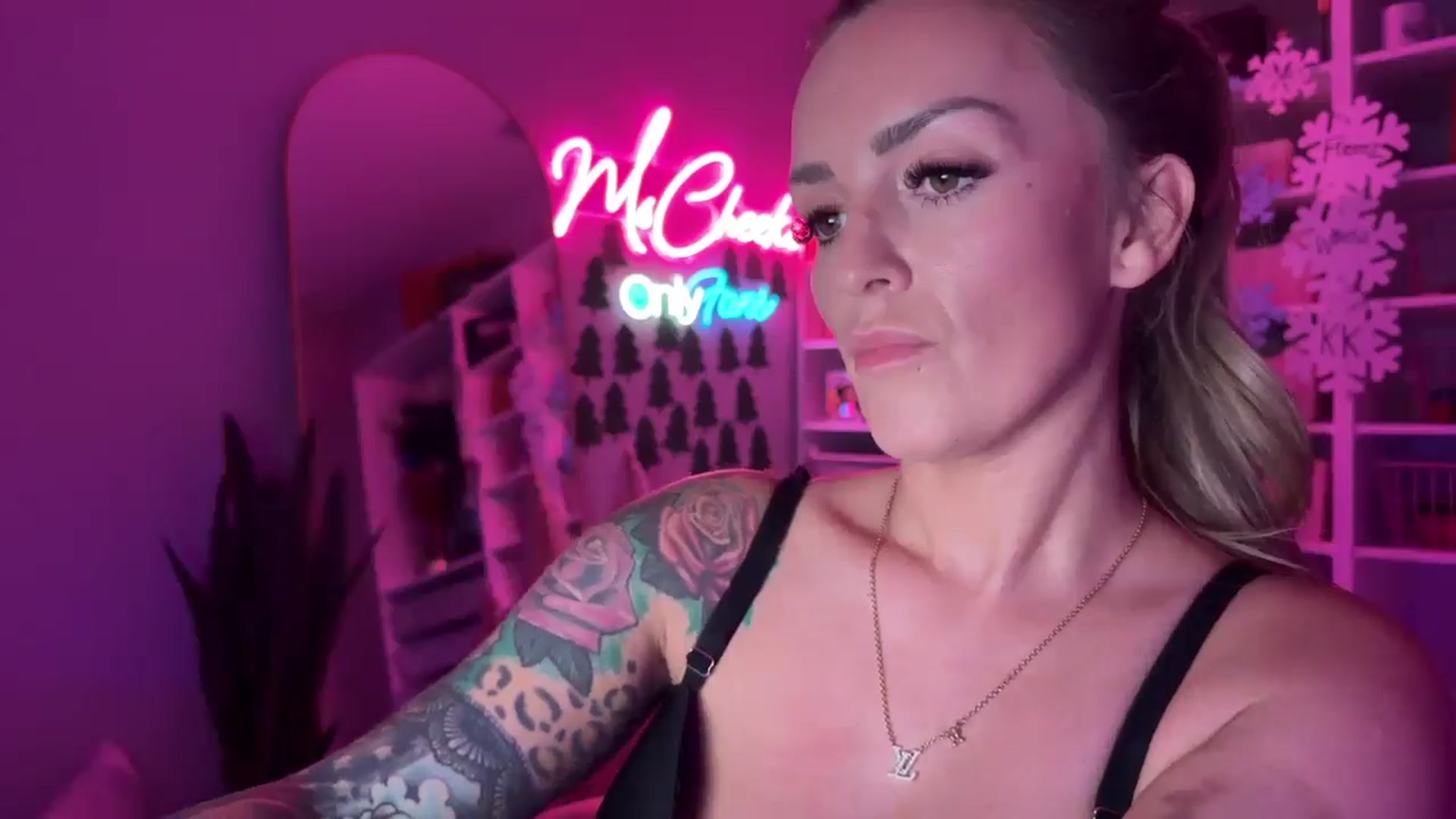 Gallery image thumbnail from MsCheeks's myfreecams stream on, 11/28/2024, 24:27 image 12 of 20