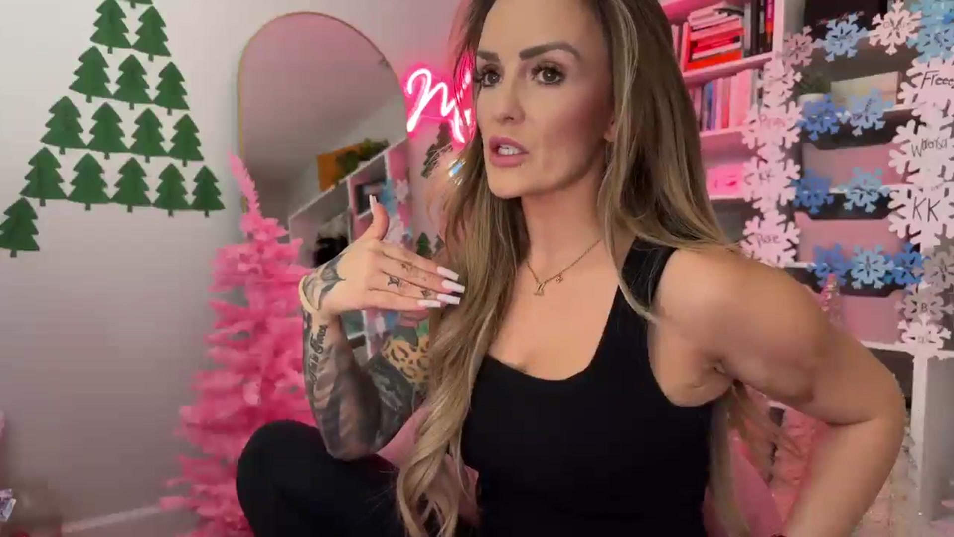 Gallery image thumbnail from MsCheeks's myfreecams stream on, 12/02/2024, 23:25 image 2 of 20