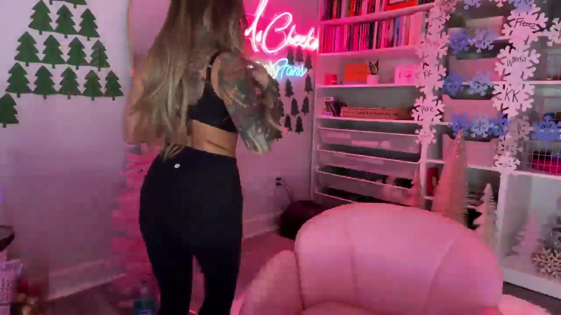 Gallery image thumbnail from MsCheeks's myfreecams stream on, 12/02/2024, 23:25 image 19 of 20