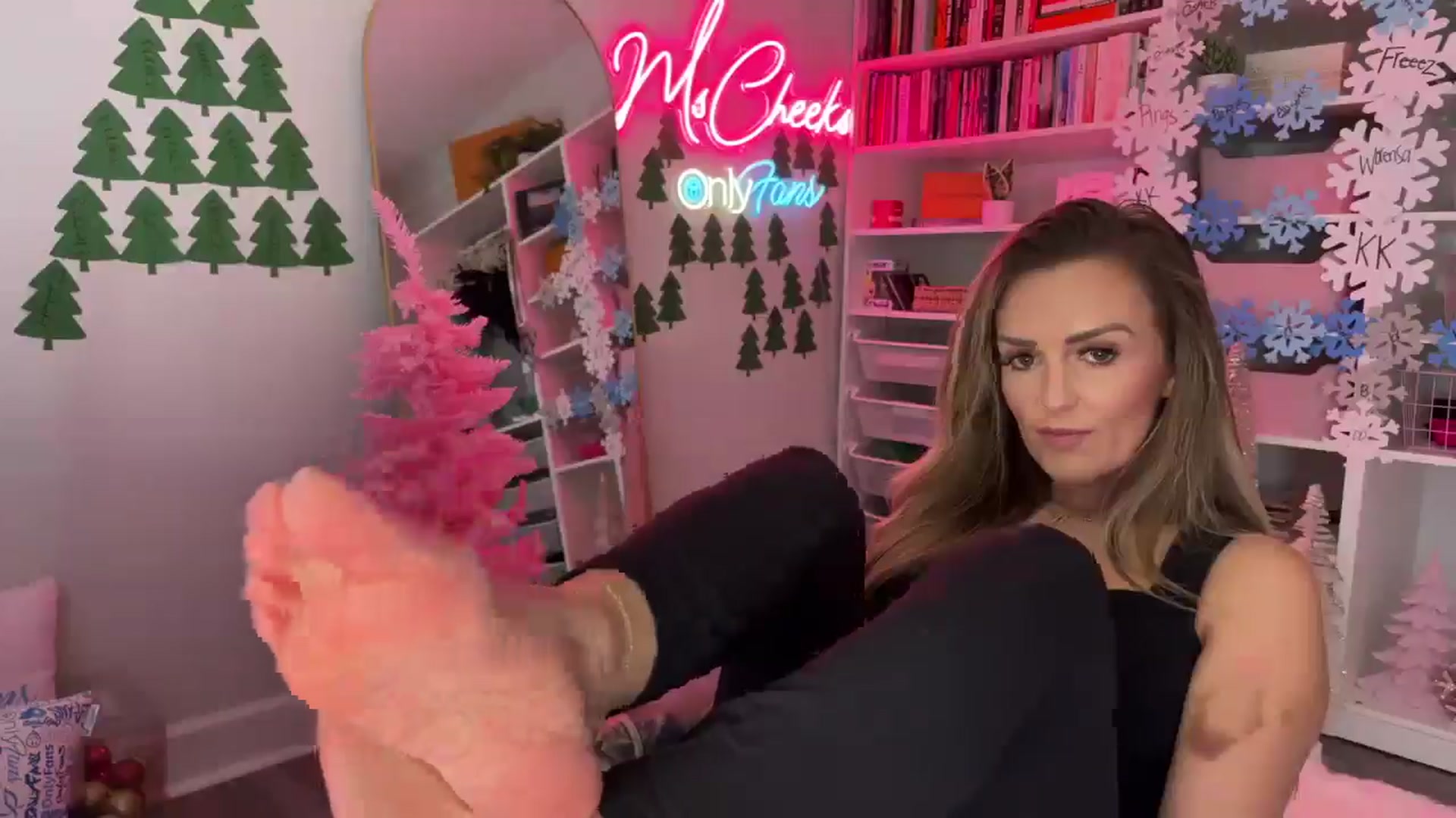 Gallery image thumbnail from MsCheeks's myfreecams stream on, 12/02/2024, 23:25 image 7 of 20