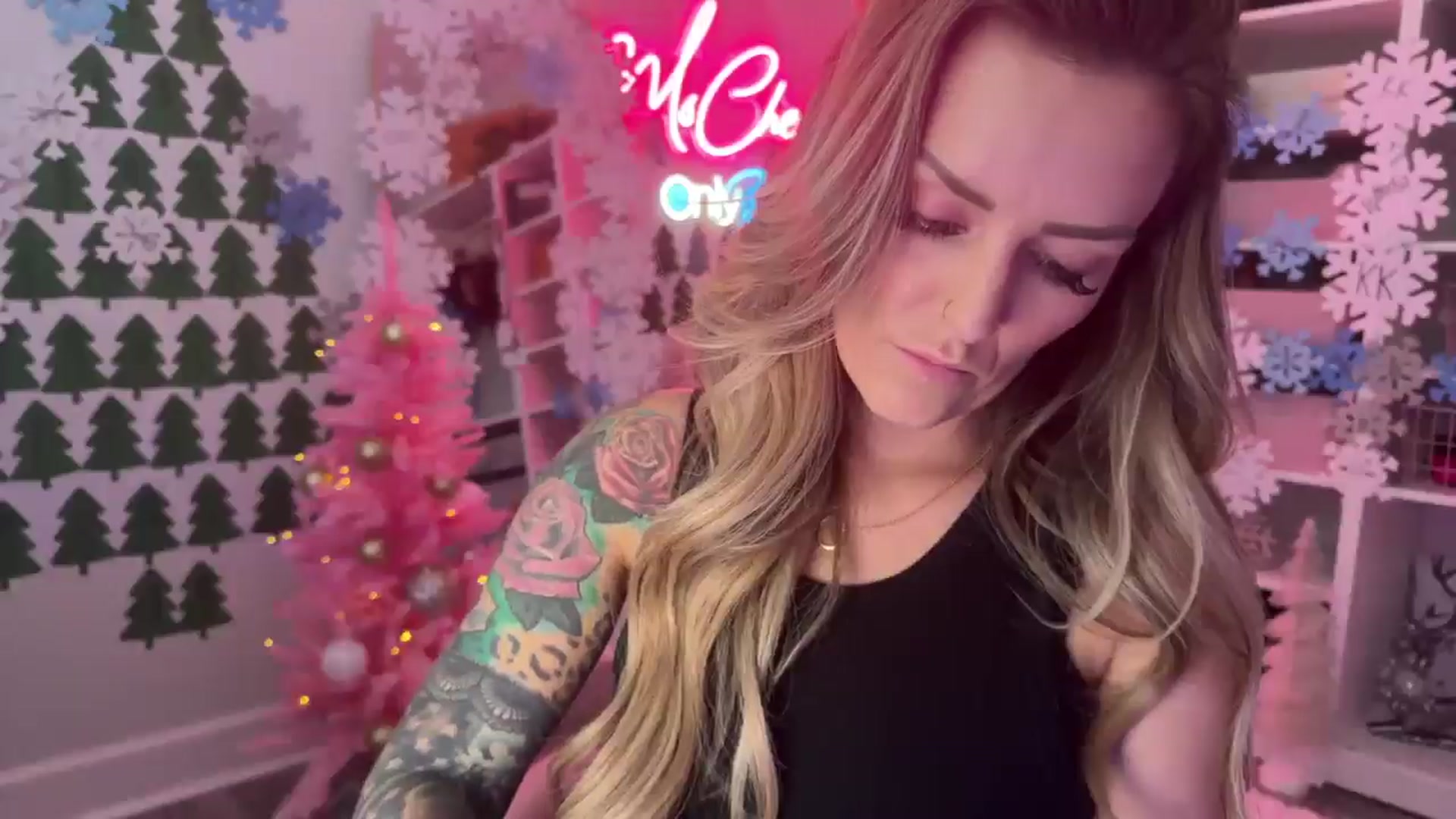 Gallery image thumbnail from MsCheeks's myfreecams stream on, 12/09/2024, 22:48 image 12 of 20