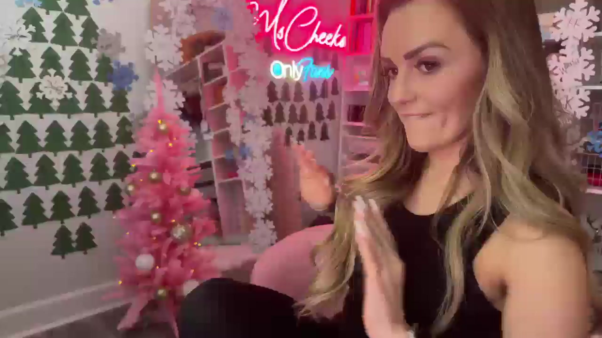 Gallery image thumbnail from MsCheeks's myfreecams stream on, 12/09/2024, 22:48 image 2 of 20