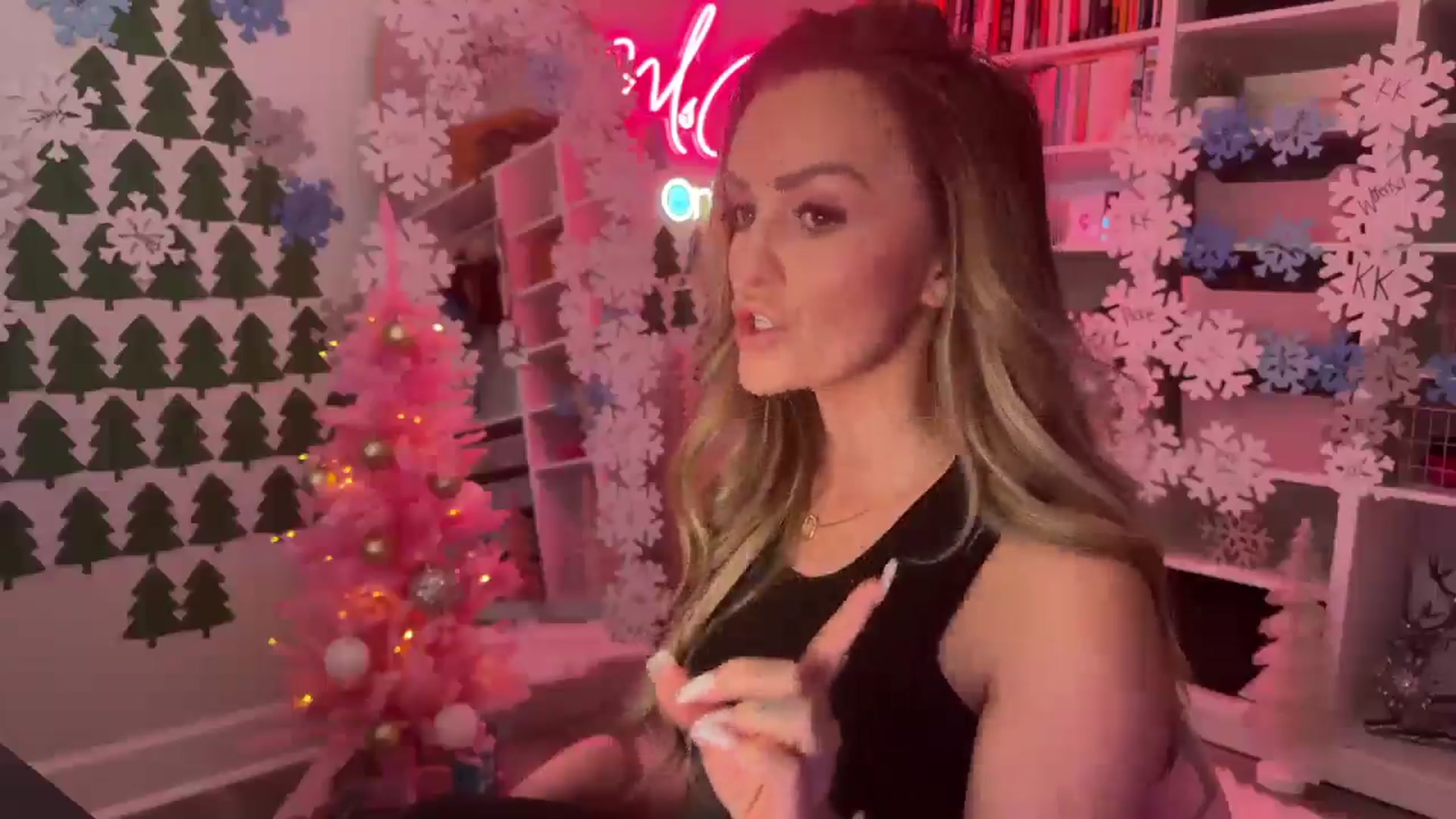 Gallery image thumbnail from MsCheeks's myfreecams stream on, 12/09/2024, 22:48 image 13 of 20