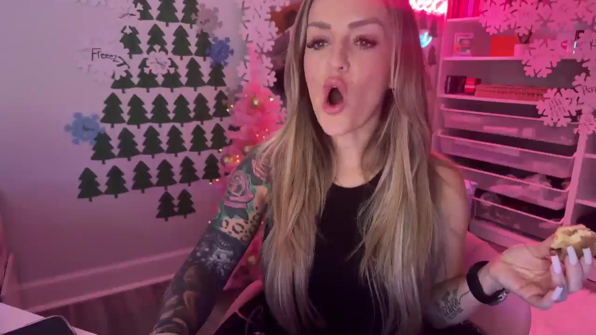 Gallery image thumbnail from MsCheeks's myfreecams stream on, 12/12/2024, 23:51 image 5 of 20