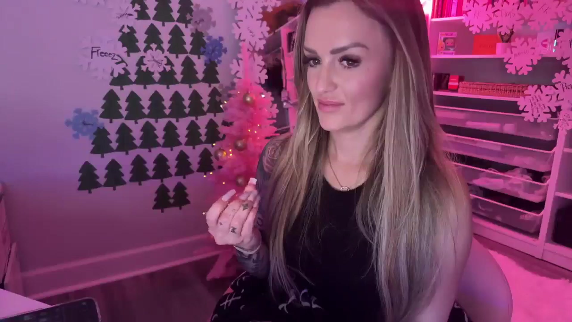 Gallery image thumbnail from MsCheeks's myfreecams stream on, 12/12/2024, 23:51 image 8 of 20