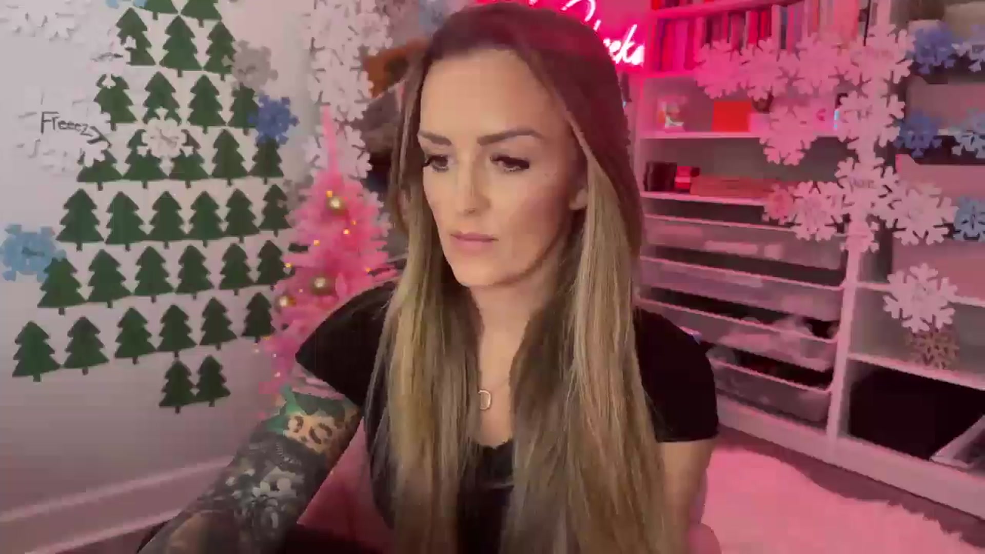 Gallery image thumbnail from MsCheeks's myfreecams stream on, 12/13/2024, 22:43 image 4 of 20