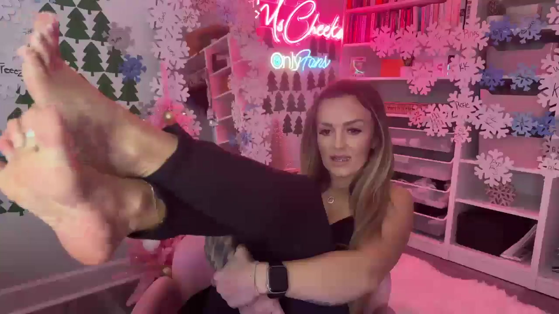 Gallery image thumbnail from MsCheeks's myfreecams stream on, 12/13/2024, 22:43 image 12 of 20