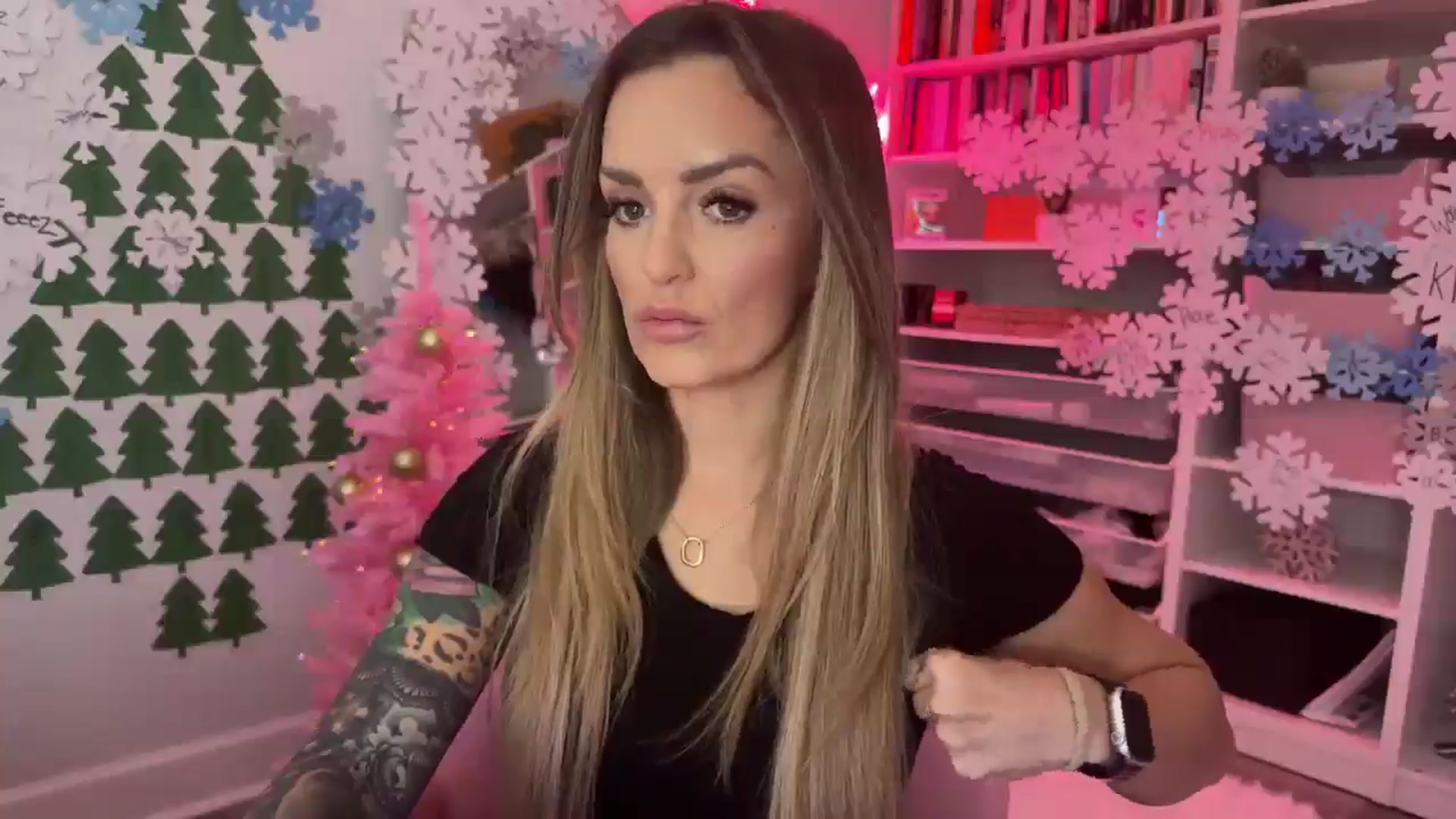 Gallery image thumbnail from MsCheeks's myfreecams stream on, 12/13/2024, 22:43 image 6 of 20