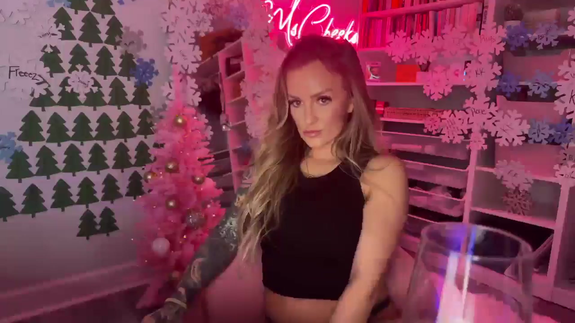 Gallery image thumbnail from MsCheeks's myfreecams stream on, 12/14/2024, 23:49 image 8 of 20
