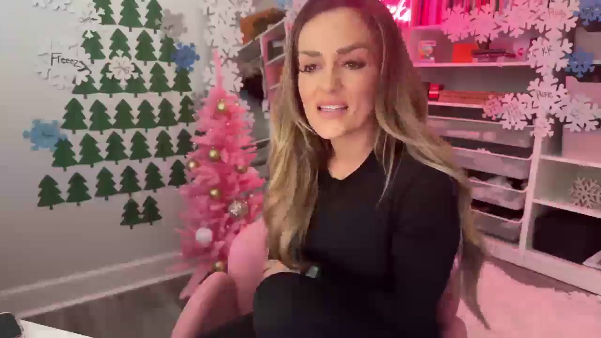 Gallery image thumbnail from MsCheeks's myfreecams stream on, 12/17/2024, 21:39 image 5 of 20