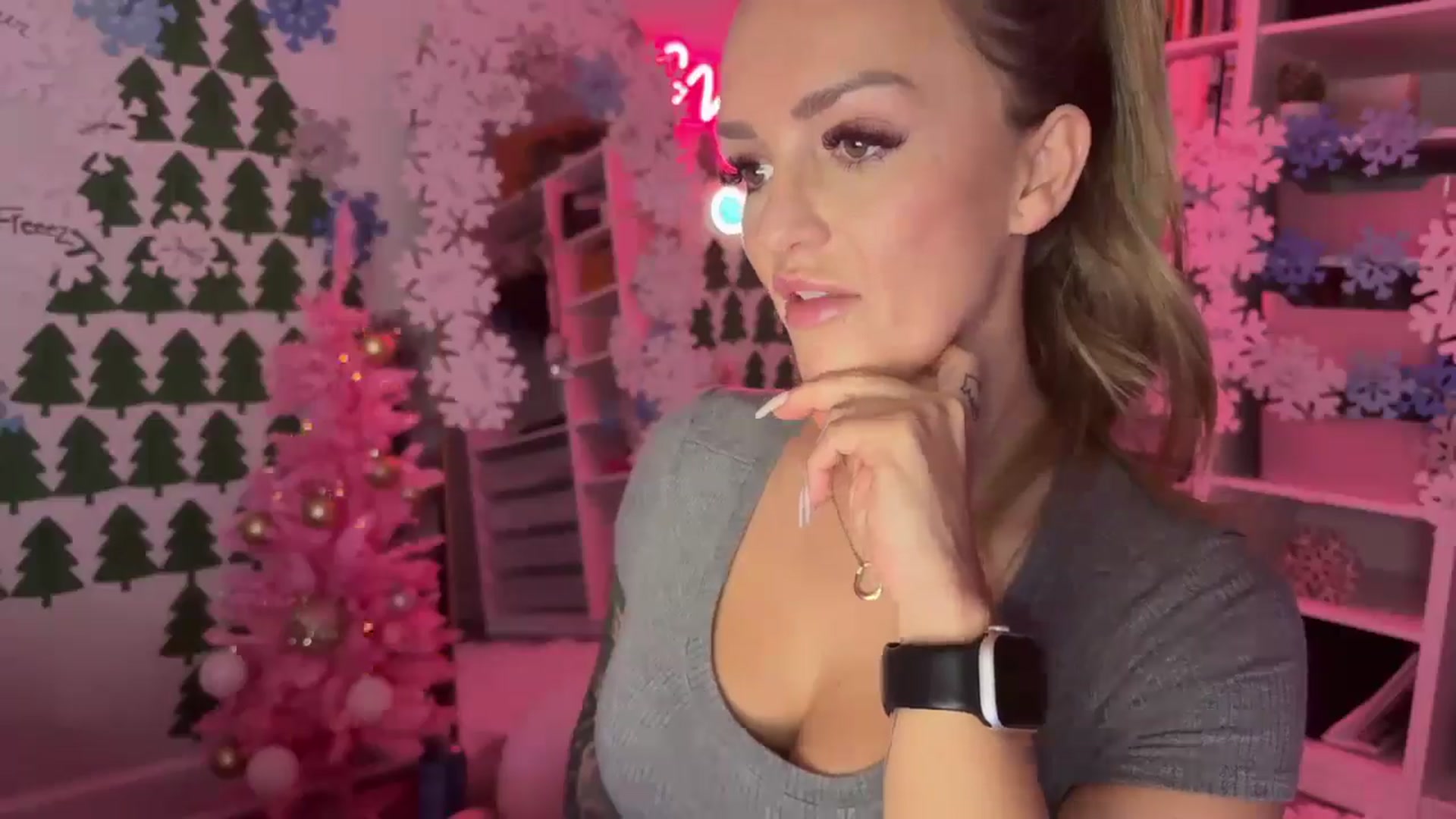 Gallery image thumbnail from MsCheeks's myfreecams stream on, 12/21/2024, 01:24 image 2 of 20