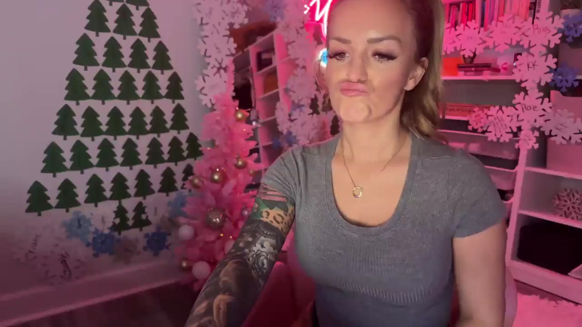 Gallery image thumbnail from MsCheeks's myfreecams stream on, 12/21/2024, 01:24 image 11 of 20