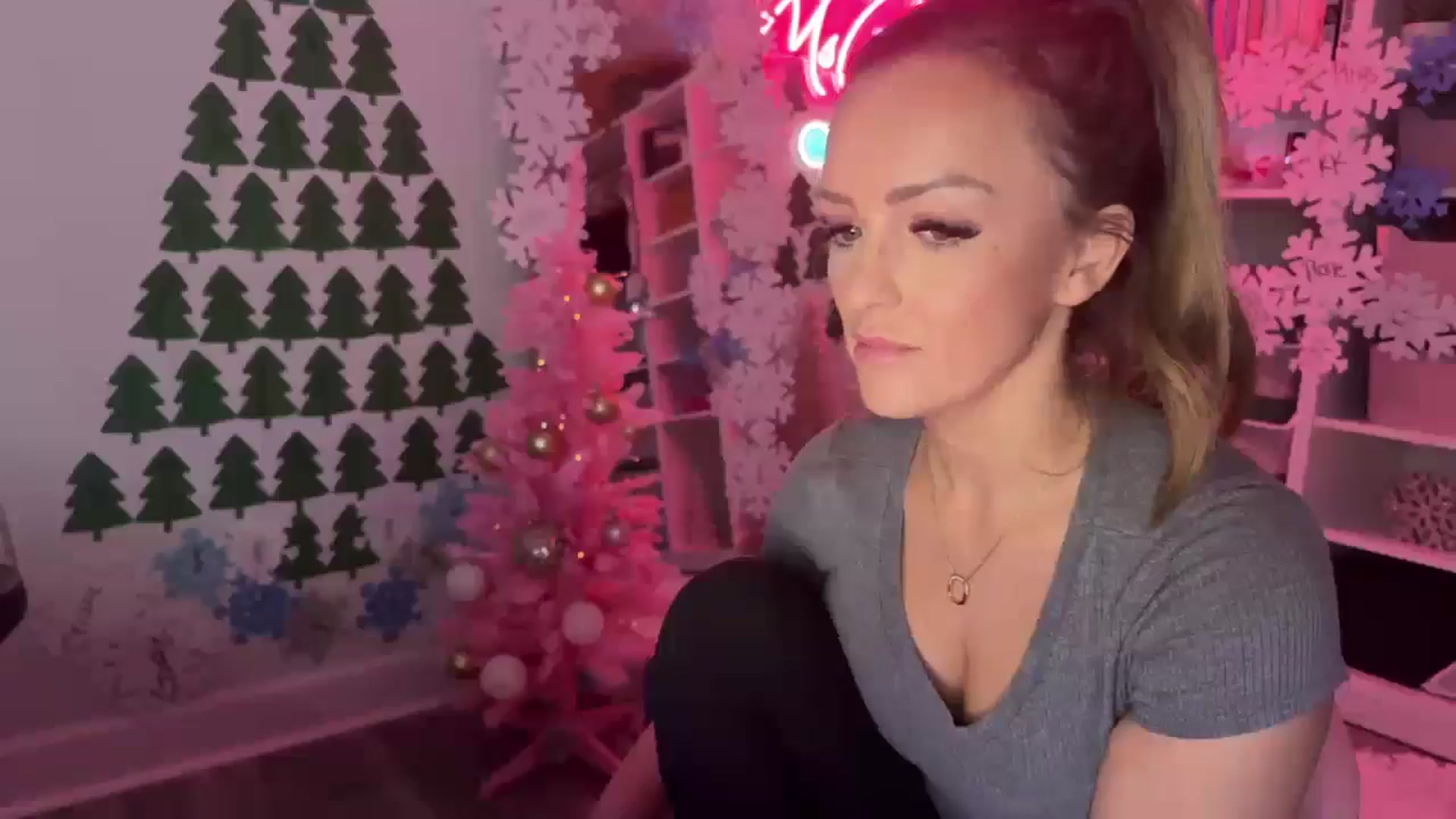 Gallery image thumbnail from MsCheeks's myfreecams stream on, 12/21/2024, 01:24 image 9 of 20