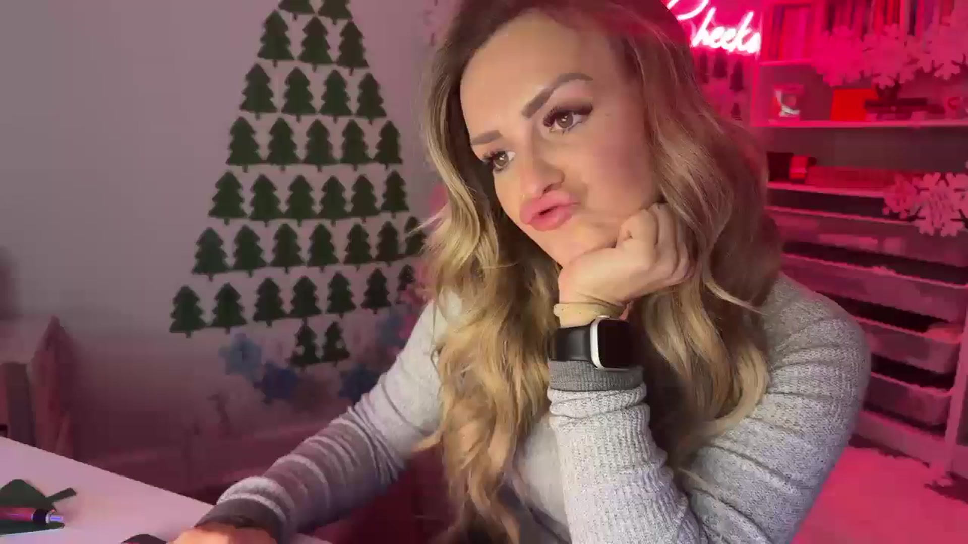 Gallery image thumbnail from MsCheeks's myfreecams stream on, 12/22/2024, 23:29 image 5 of 20