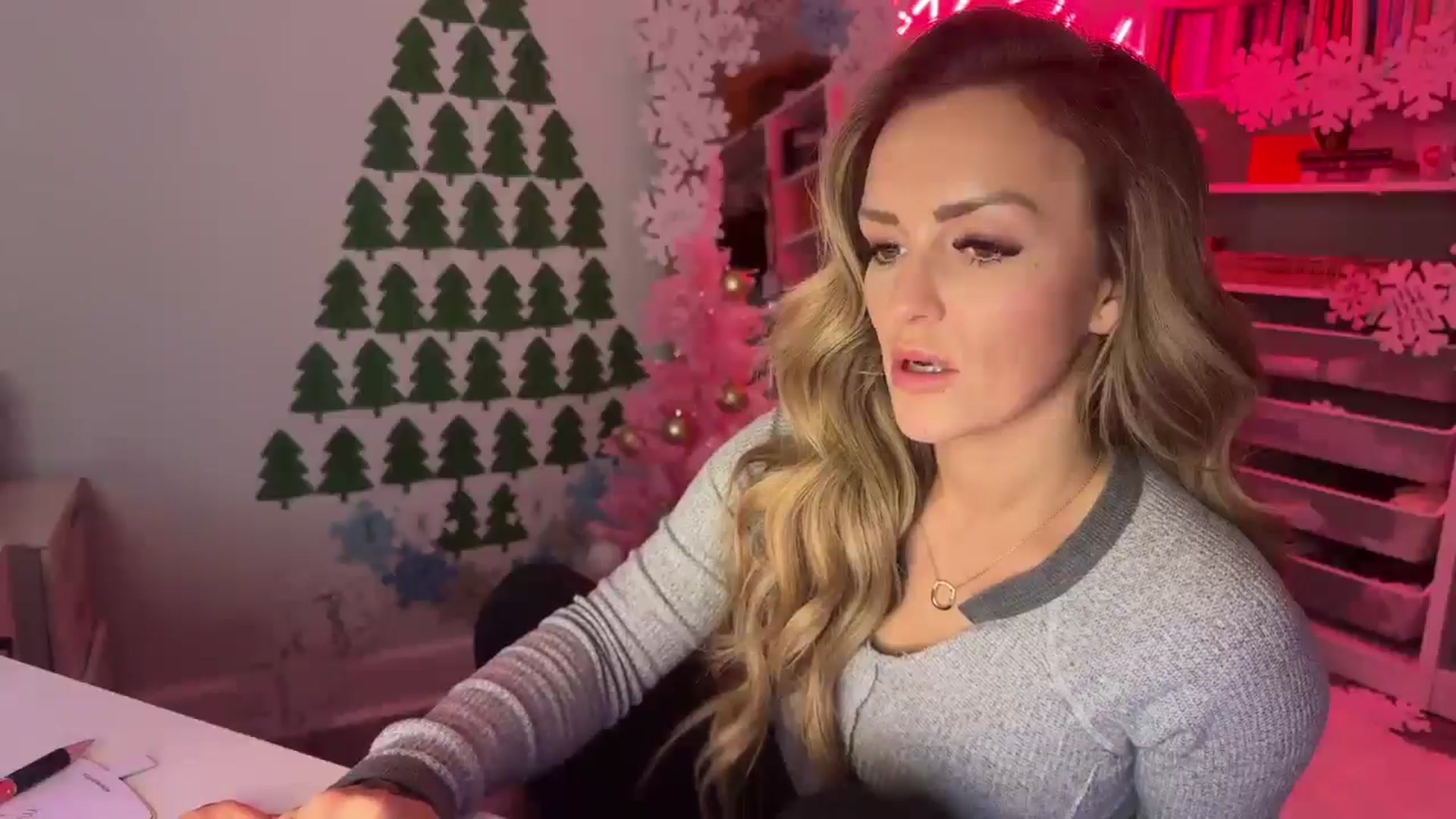 Gallery image thumbnail from MsCheeks's myfreecams stream on, 12/22/2024, 23:29 image 3 of 20
