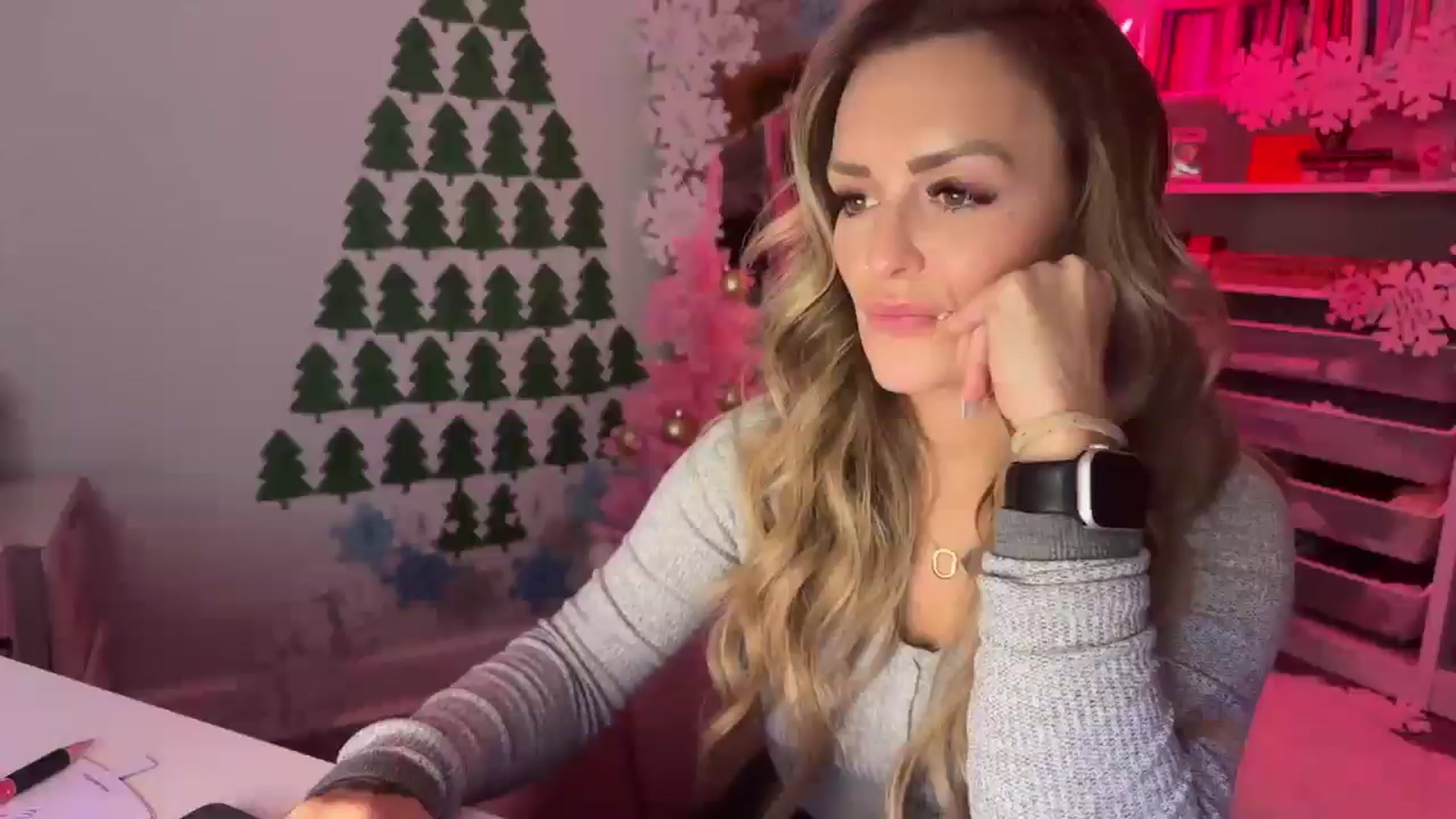 Gallery image thumbnail from MsCheeks's myfreecams stream on, 12/22/2024, 23:29 image 1 of 20