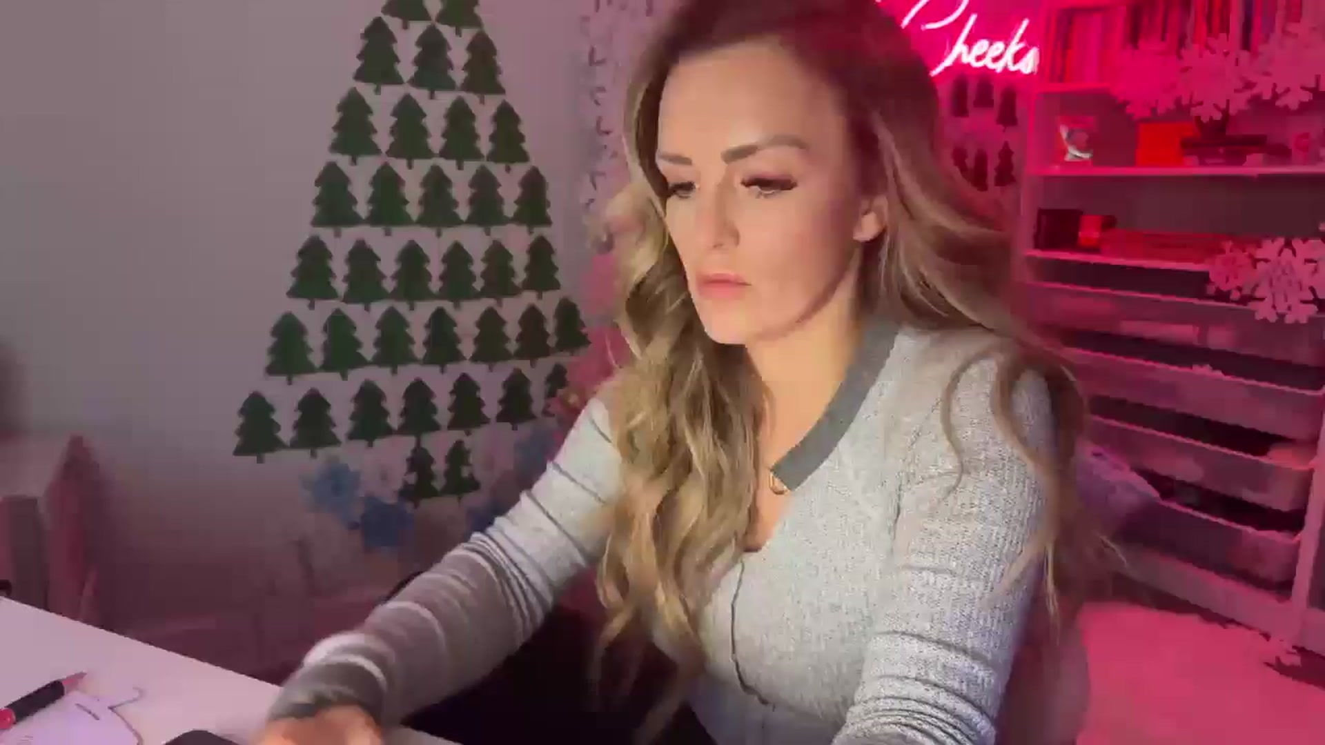 Gallery image thumbnail from MsCheeks's myfreecams stream on, 12/22/2024, 23:29 image 2 of 20