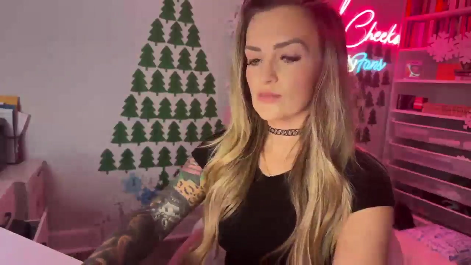 Gallery image thumbnail from MsCheeks's myfreecams stream on, 12/28/2024, 24:04 image 2 of 20