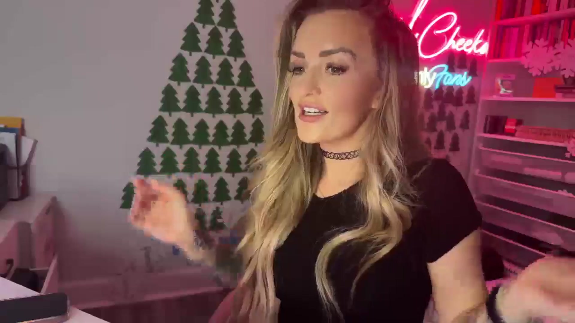 Gallery image thumbnail from MsCheeks's myfreecams stream on, 12/28/2024, 24:04 image 4 of 20