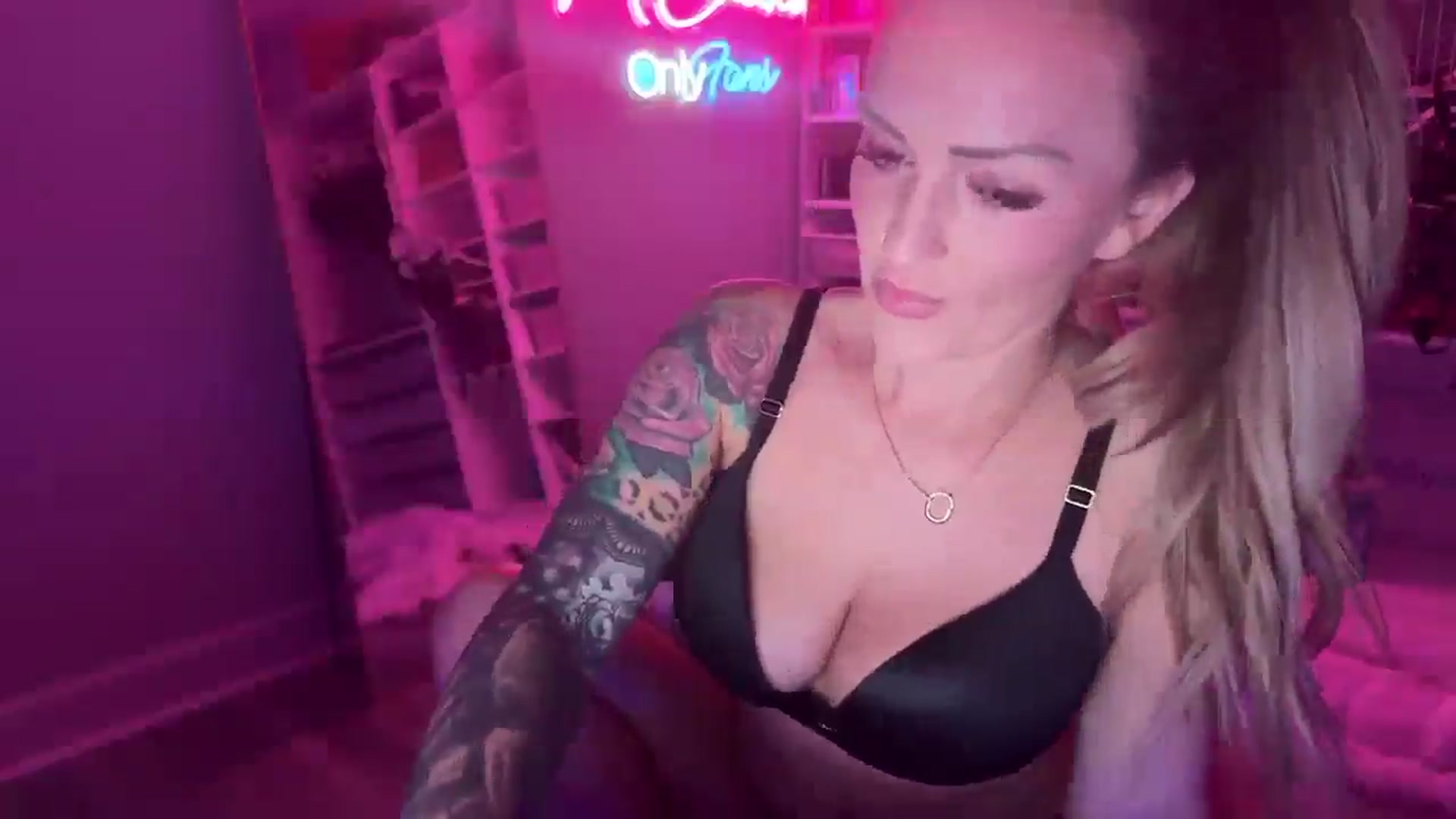 Gallery image thumbnail from MsCheeks's myfreecams stream on, 01/06/2025, 24:01 image 20 of 20