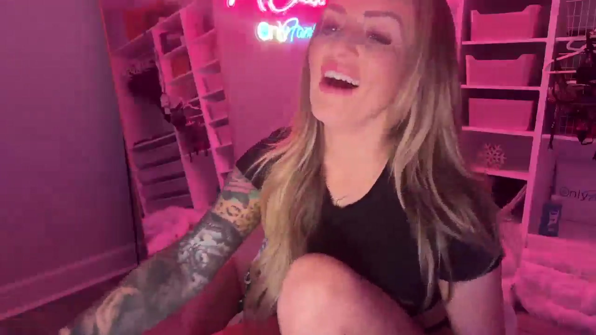 Gallery image thumbnail from MsCheeks's myfreecams stream on, 01/06/2025, 24:01 image 7 of 20