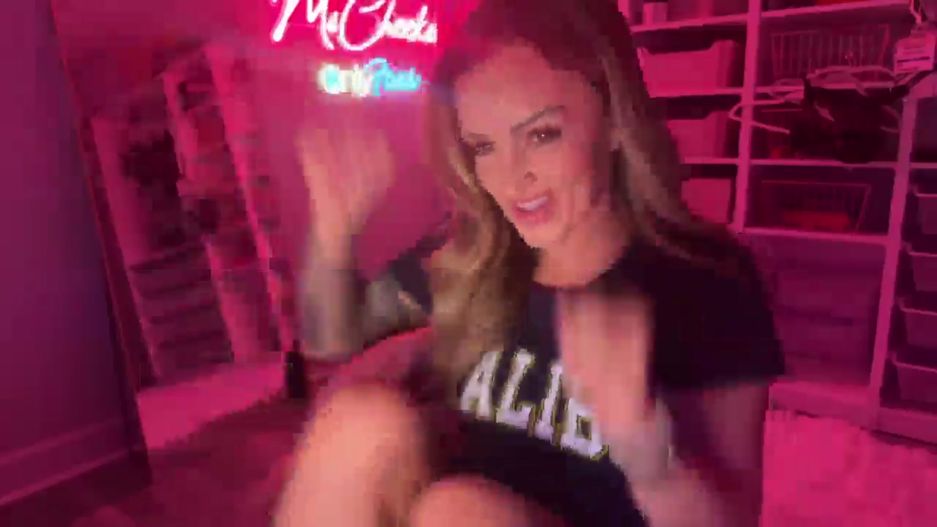 Gallery image thumbnail from MsCheeks's myfreecams stream on, 01/10/2025, 24:02 image 16 of 20