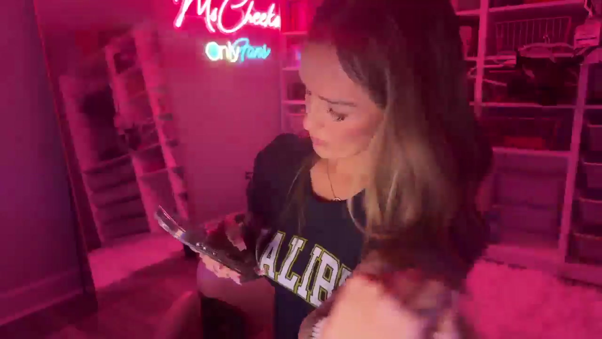 Gallery image thumbnail from MsCheeks's myfreecams stream on, 01/10/2025, 24:02 image 17 of 20
