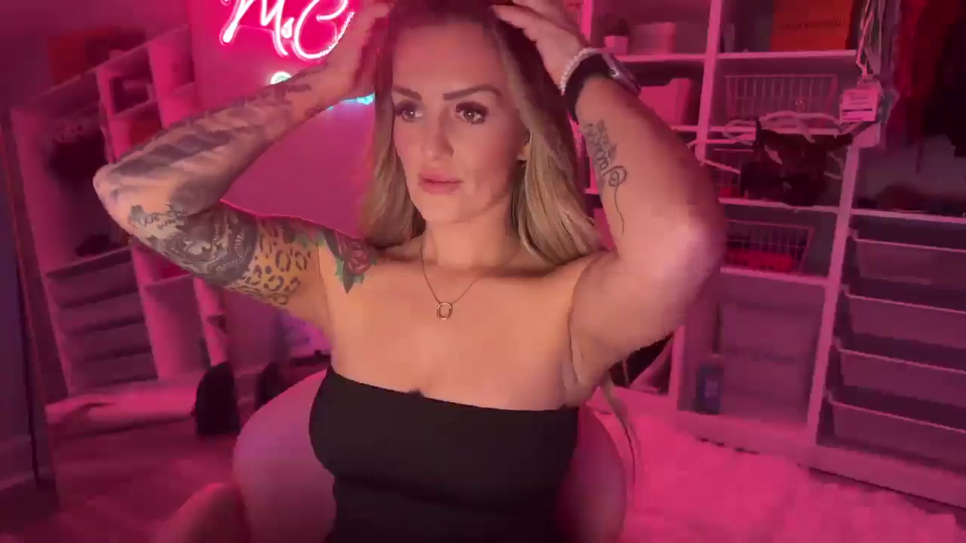 Gallery image thumbnail from MsCheeks's myfreecams stream on, 01/10/2025, 23:13 image 12 of 20