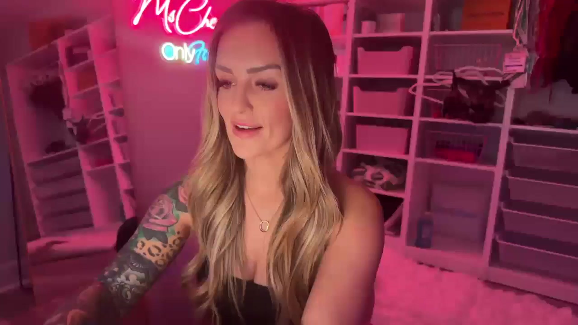 Gallery image thumbnail from MsCheeks's myfreecams stream on, 01/10/2025, 23:13 image 10 of 20