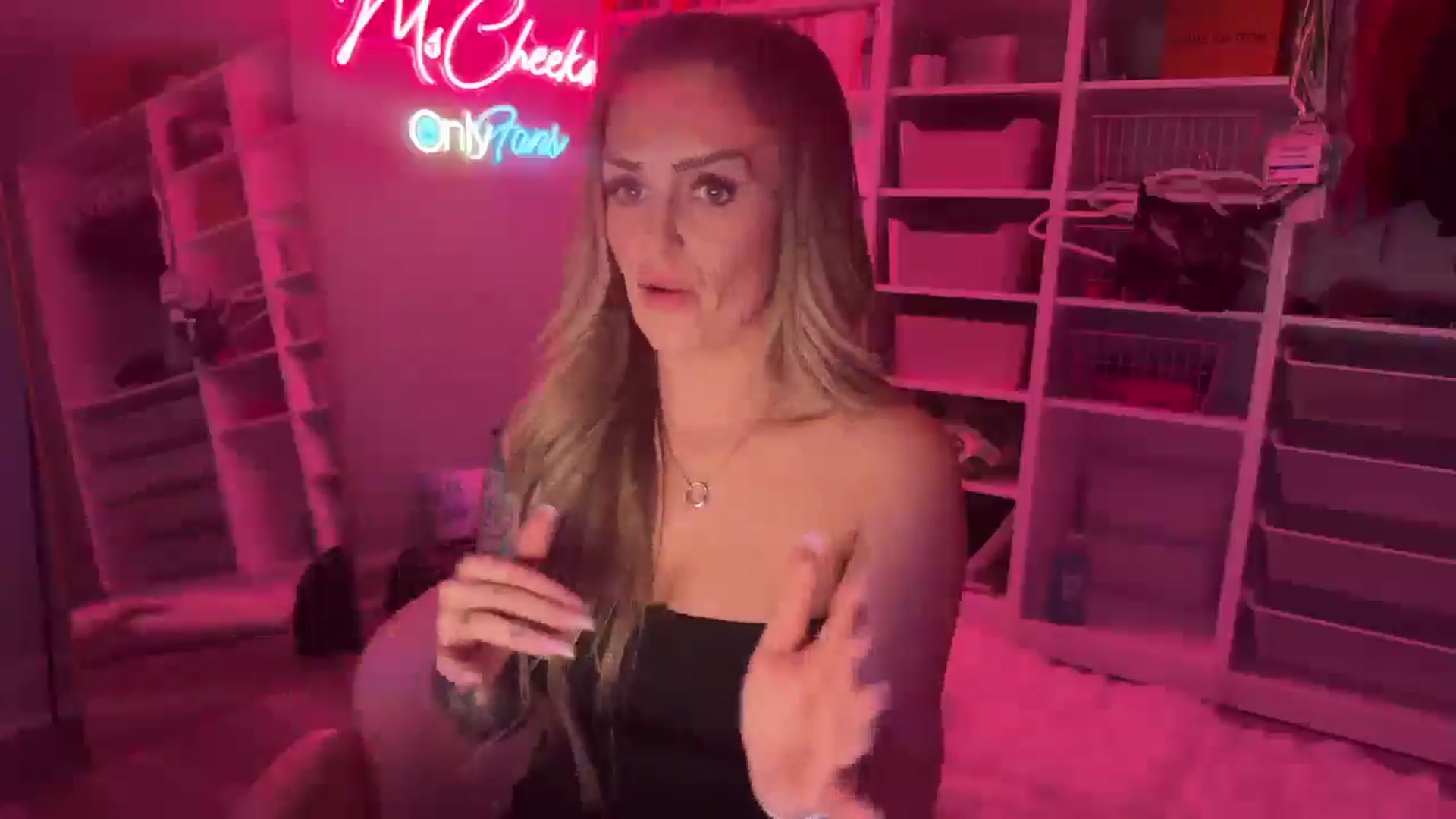 Gallery image thumbnail from MsCheeks's myfreecams stream on, 01/10/2025, 23:13 image 14 of 20