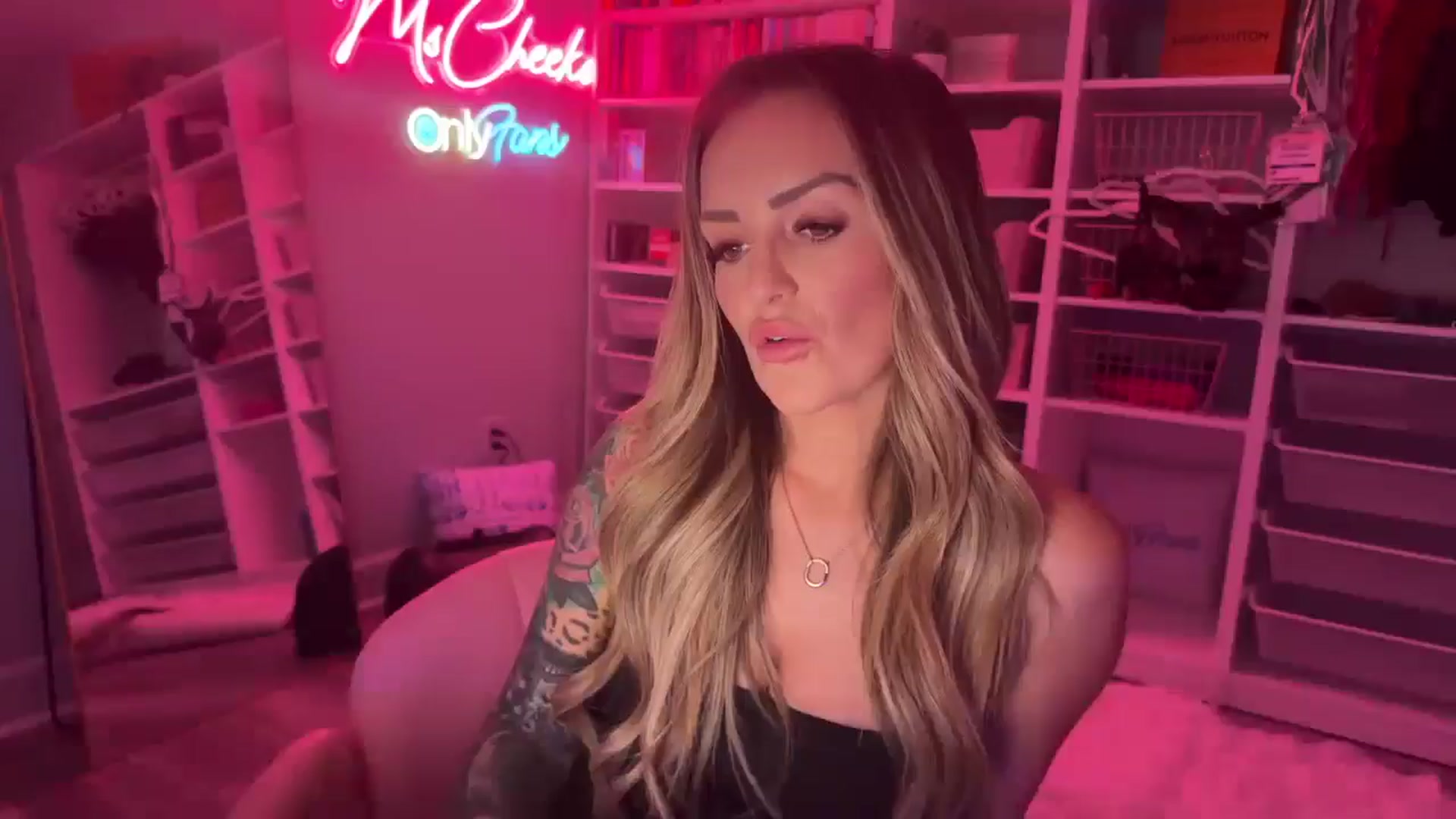 Gallery image thumbnail from MsCheeks's myfreecams stream on, 01/10/2025, 23:13 image 11 of 20