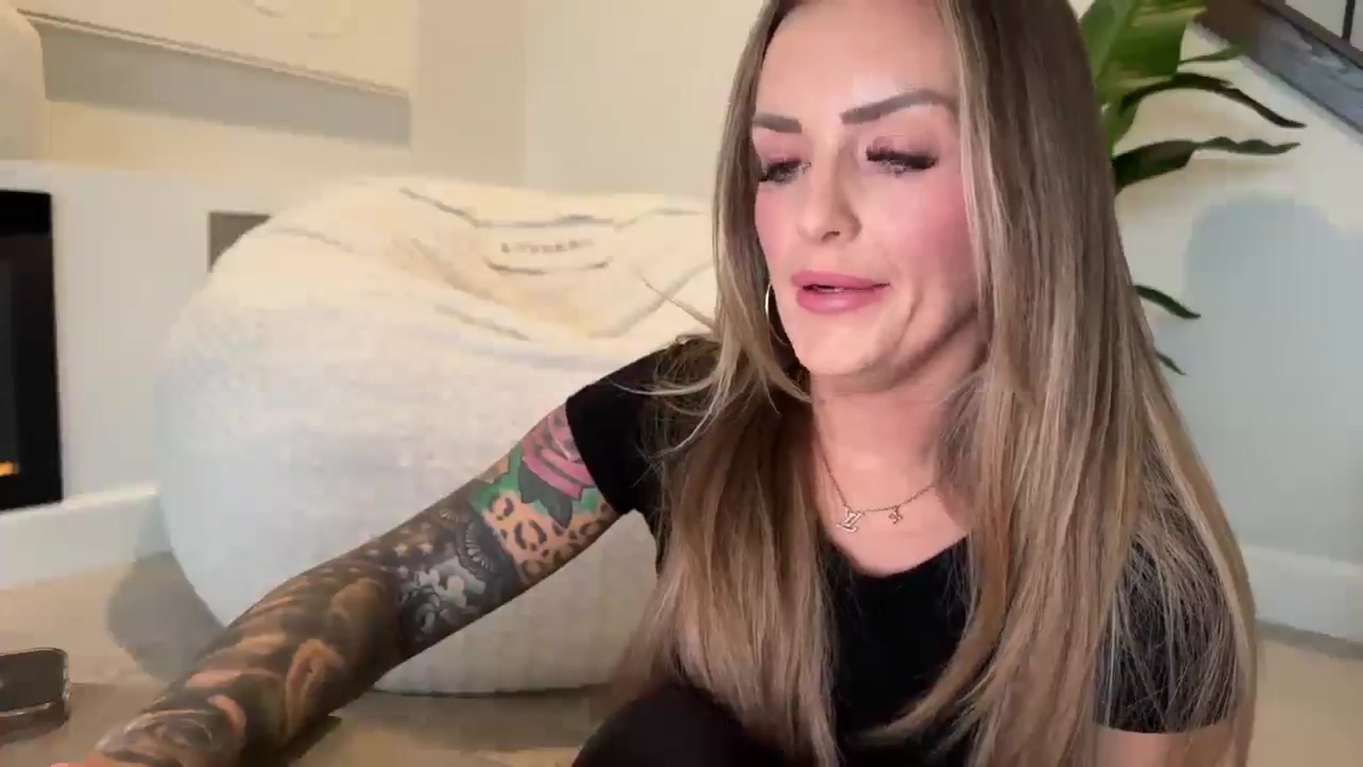 Gallery image thumbnail from MsCheeks's myfreecams stream on, 01/22/2025, 24:03 image 6 of 20