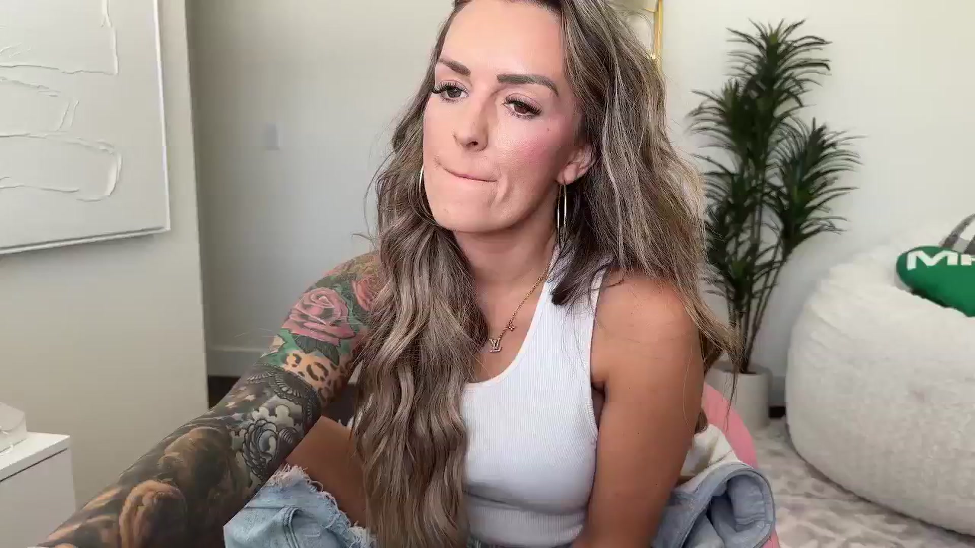 Gallery image thumbnail from MsCheeks's myfreecams stream on, 05/18/2025, 22:56 image 10 of 20