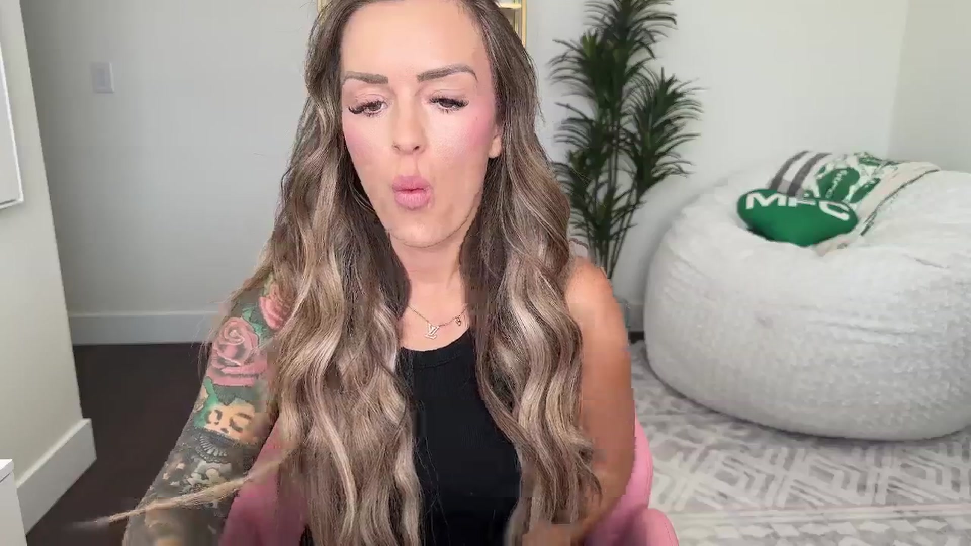 Gallery image thumbnail from MsCheeks's myfreecams stream on, 05/19/2025, 21:25 image 2 of 20