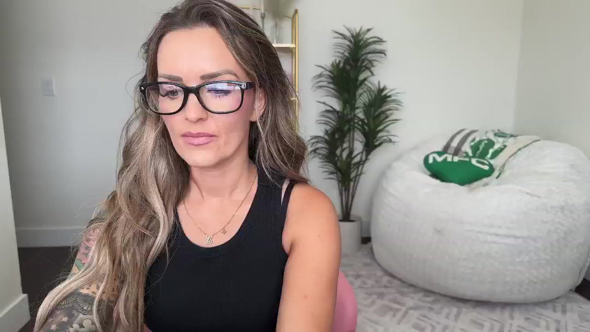 Gallery image thumbnail from MsCheeks's myfreecams stream on, 05/19/2025, 22:48 image 1 of 20