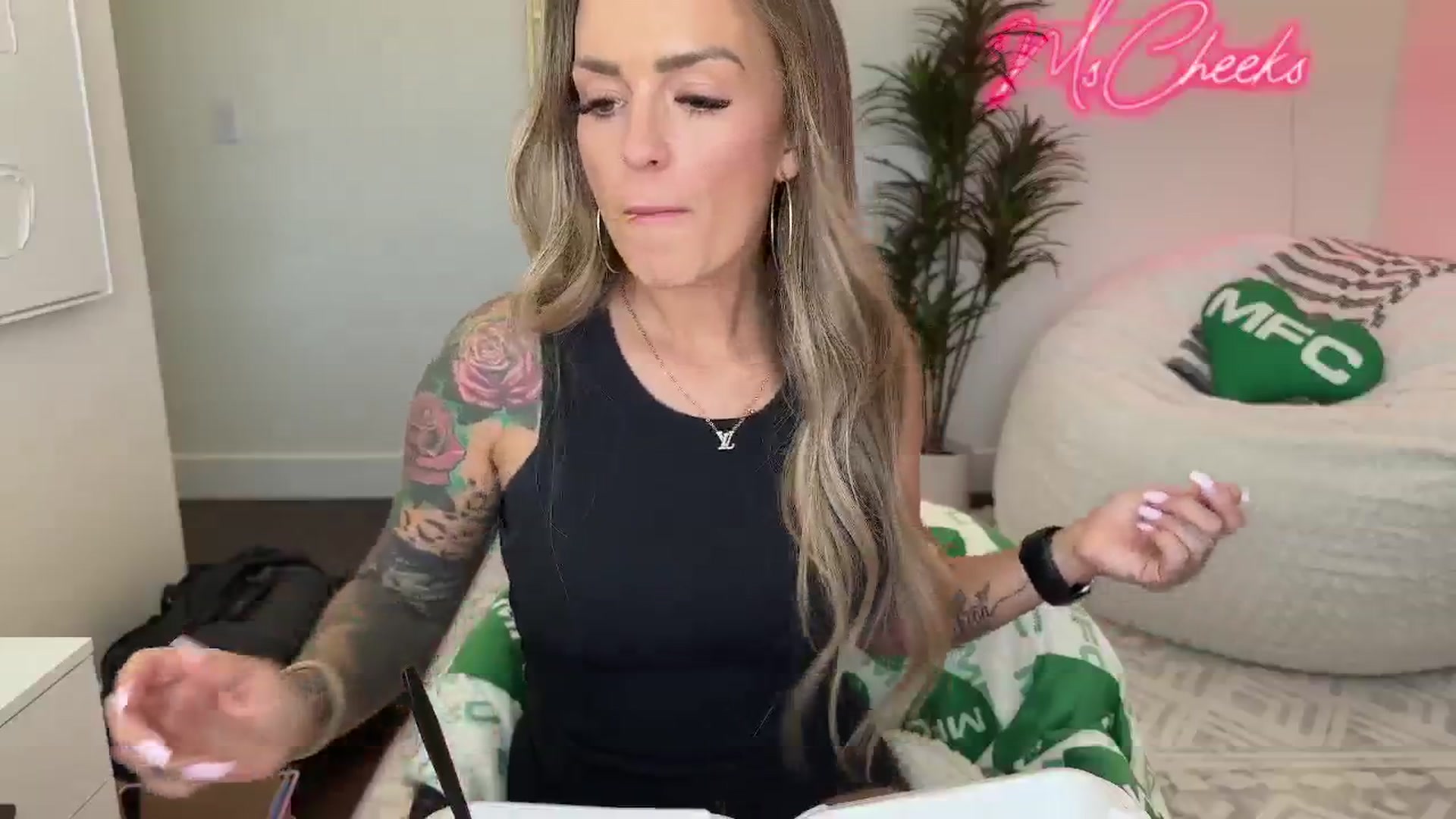 Gallery image thumbnail from MsCheeks's myfreecams stream on, 06/11/2025, 23:22 image 16 of 20