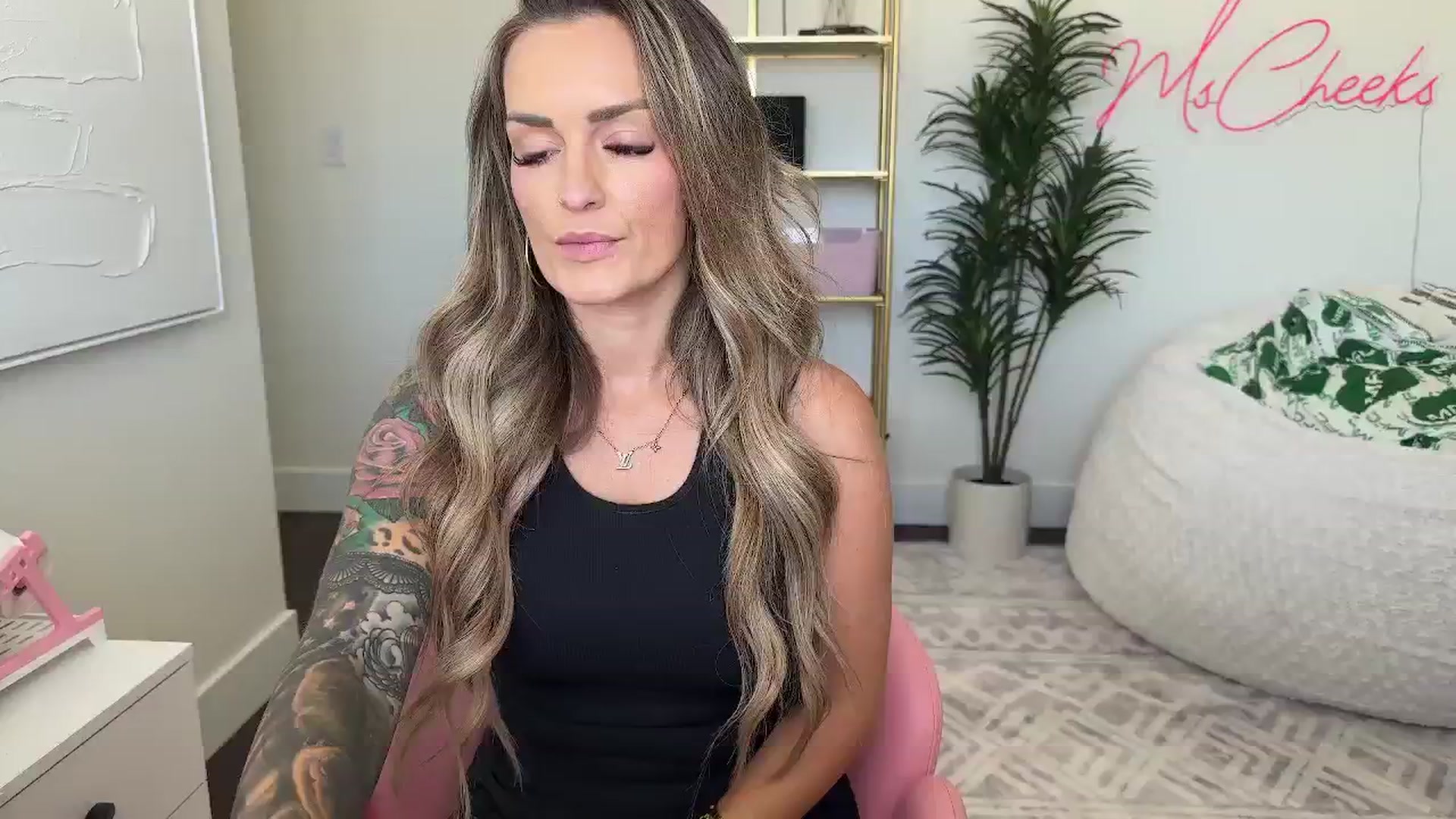 Gallery image thumbnail from MsCheeks's myfreecams stream on, 06/28/2025, 22:13 image 3 of 20