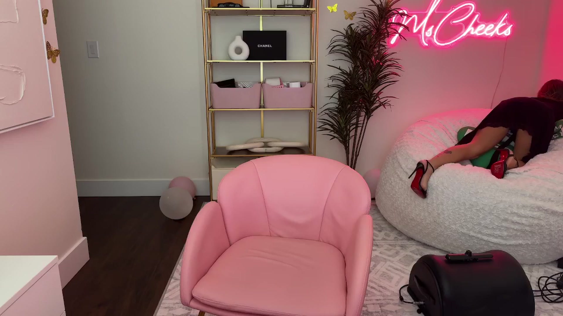 Gallery image thumbnail from MsCheeks's myfreecams stream on, 08/09/2025, 22:55 image 12 of 20