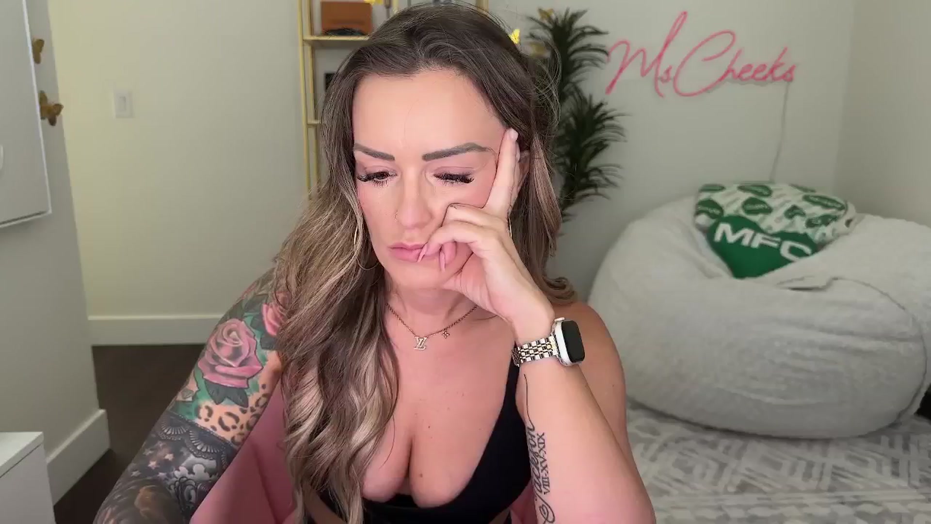Gallery image thumbnail from MsCheeks's myfreecams stream on, 08/18/2025, 22:27 image 7 of 20