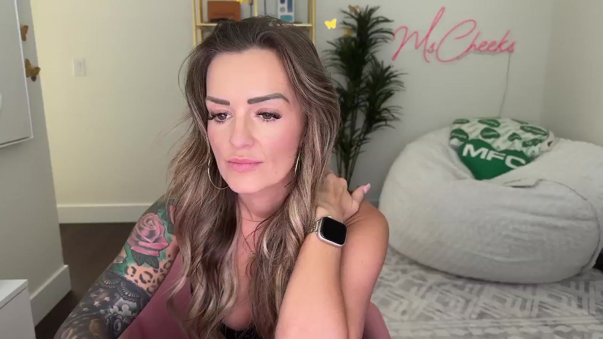 Gallery image thumbnail from MsCheeks's myfreecams stream on, 08/18/2025, 22:59 image 17 of 20