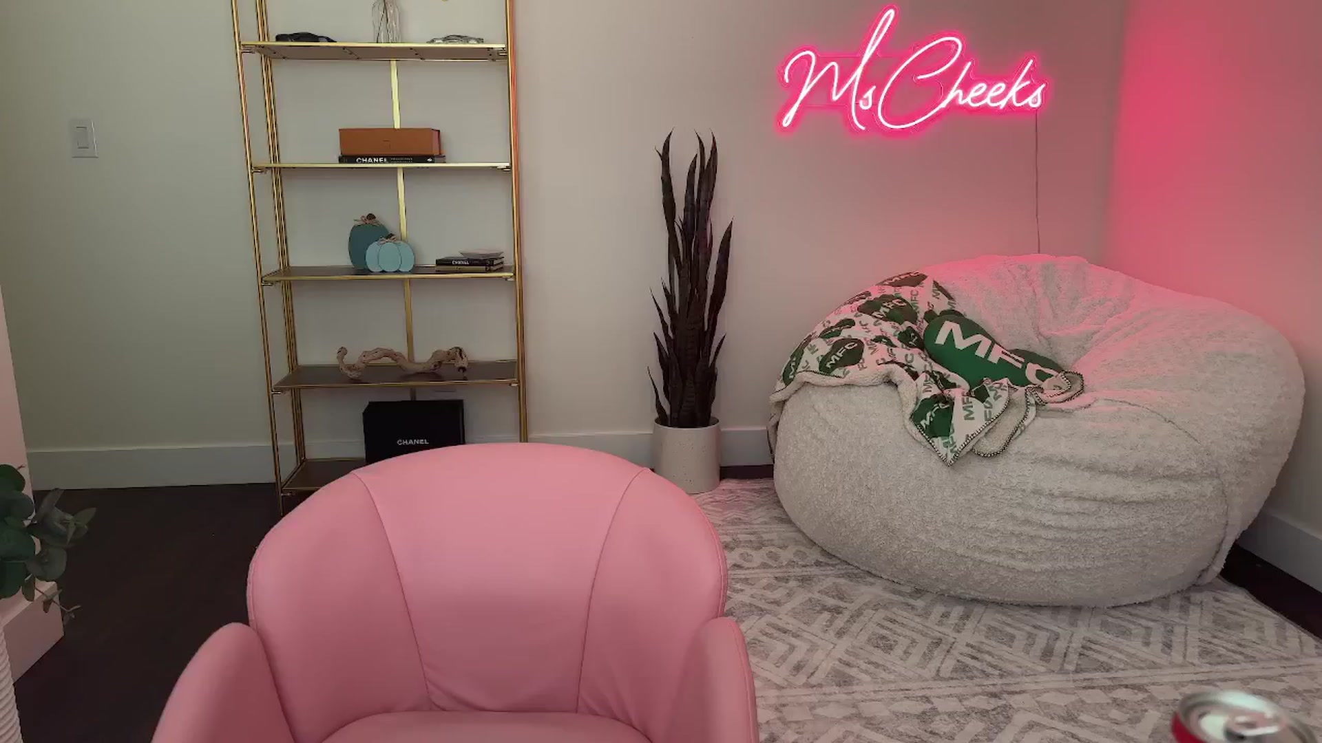 Gallery image thumbnail from MsCheeks's myfreecams stream on, 11/11/2025, 23:25 image 13 of 20