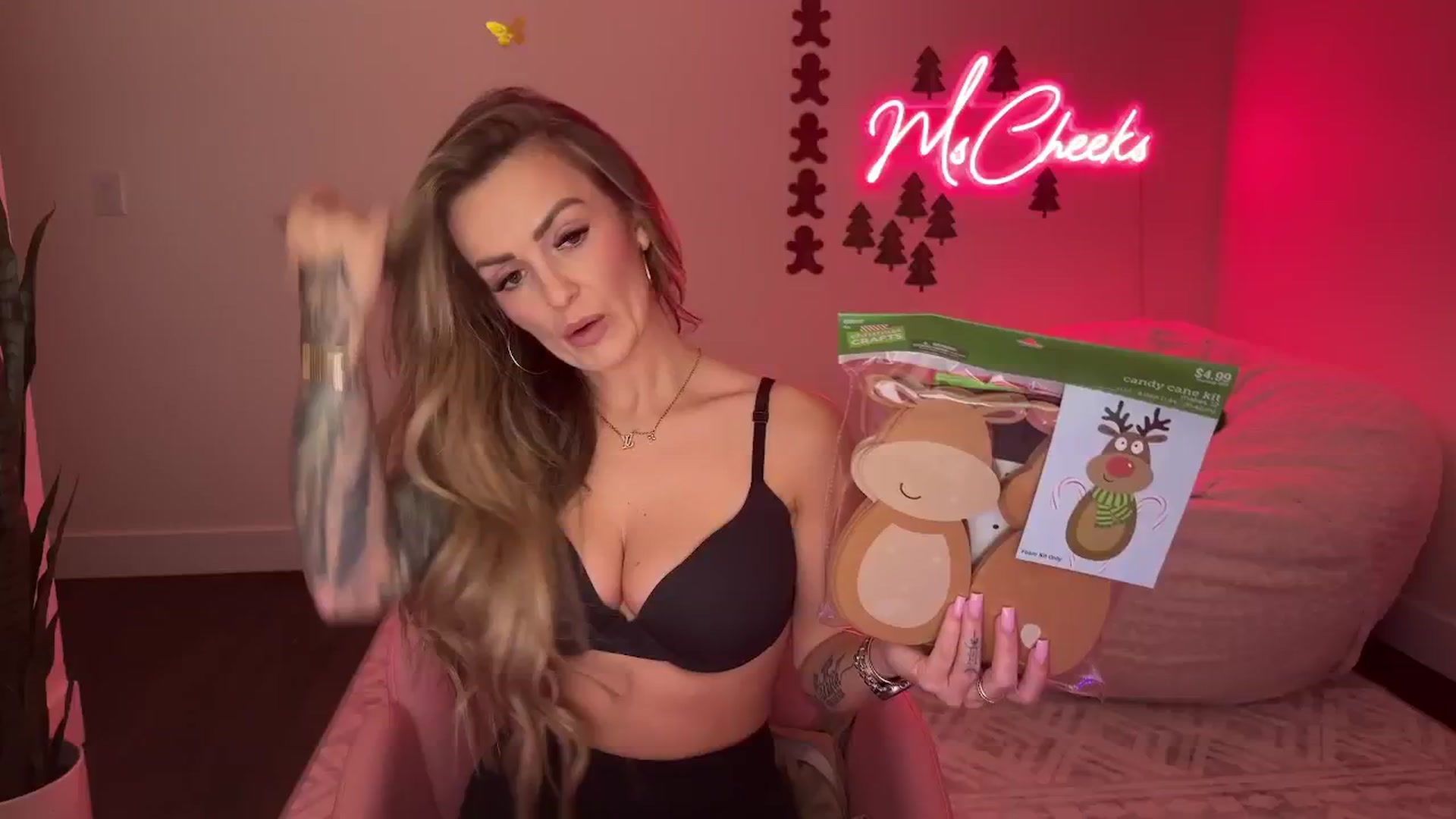 Gallery image thumbnail from MsCheeks's myfreecams stream on, 11/13/2025, 22:56 image 15 of 20