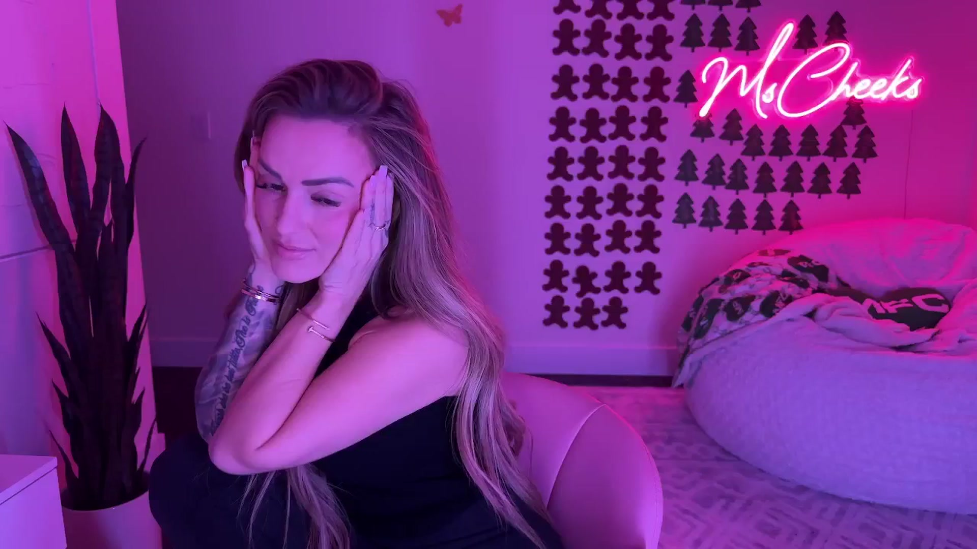 Gallery image thumbnail from MsCheeks's myfreecams stream on, 11/21/2025, 02:35 image 1 of 20