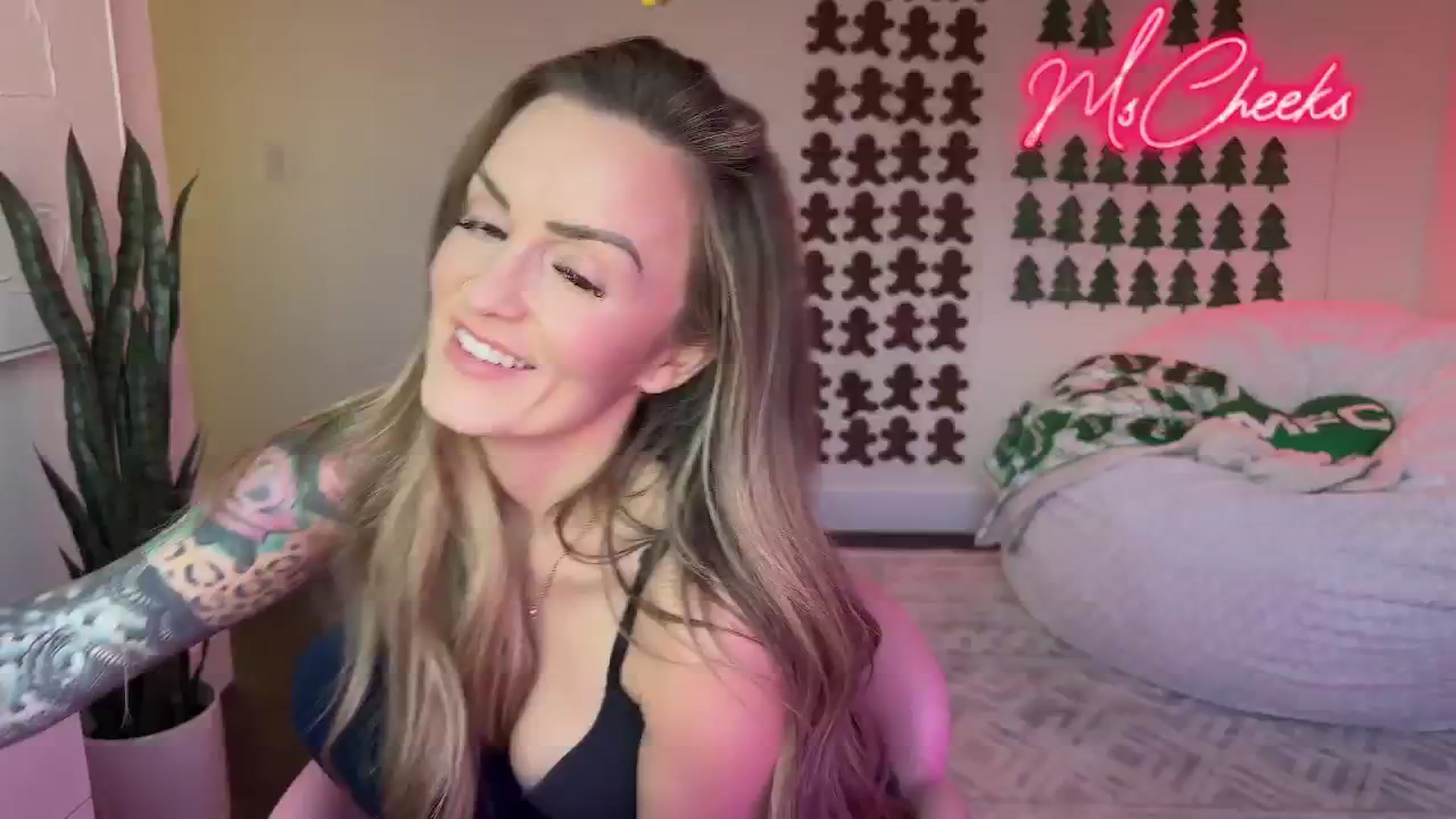 Gallery image thumbnail from MsCheeks's myfreecams stream on, 11/22/2025, 24:33 image 3 of 20