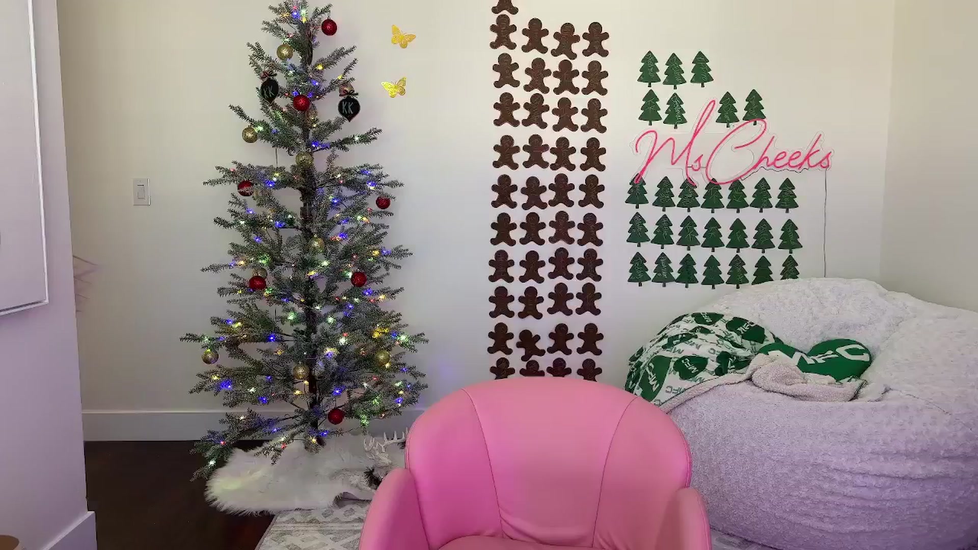 Gallery image thumbnail from MsCheeks's myfreecams stream on, 11/25/2025, 07:59 image 1 of 20