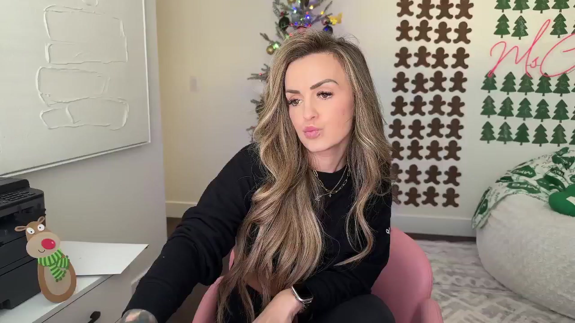 Gallery image thumbnail from MsCheeks's myfreecams stream on, 12/03/2025, 23:29 image 9 of 20