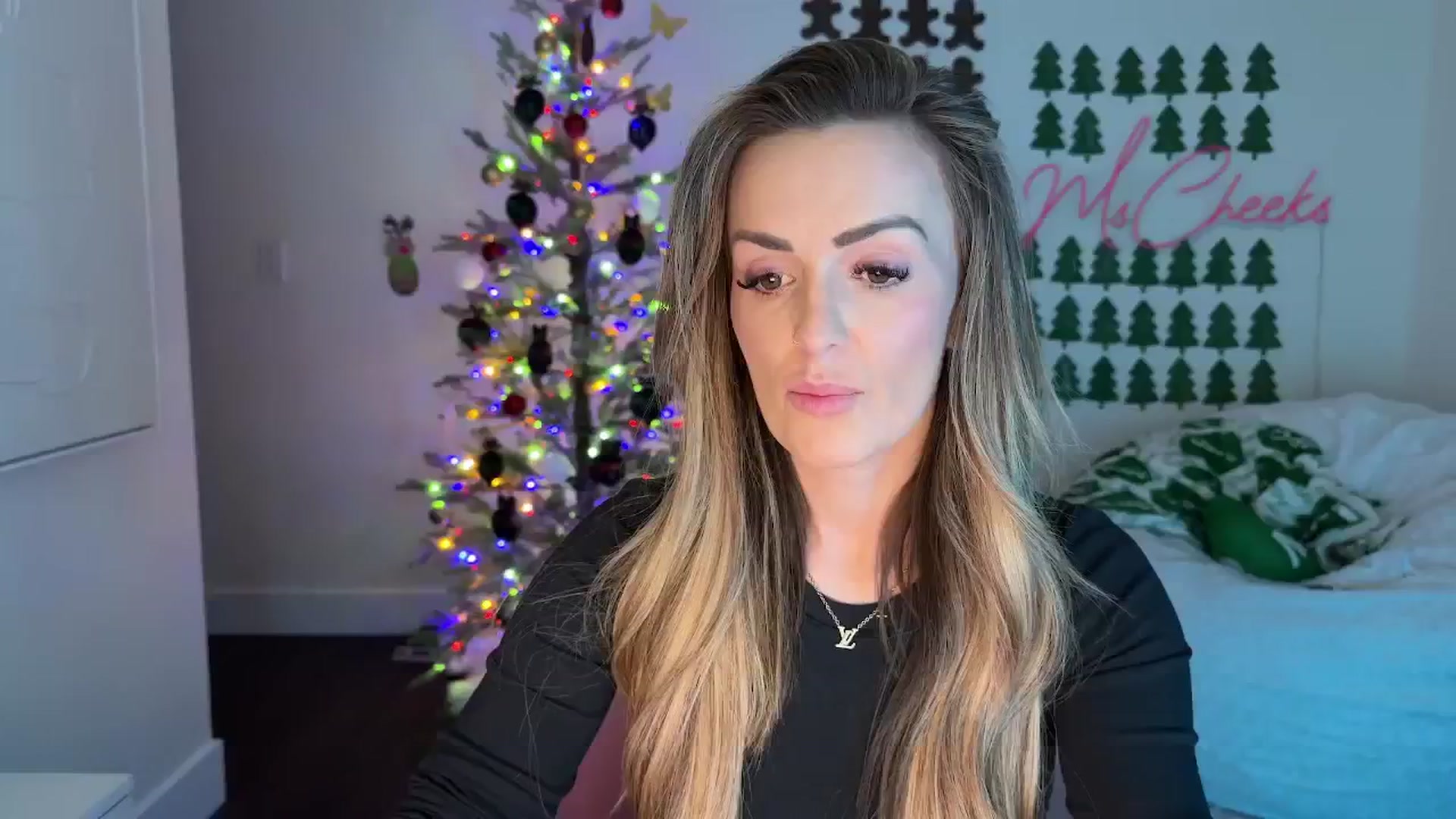 Gallery image thumbnail from MsCheeks's myfreecams stream on, 12/06/2025, 24:42 image 2 of 20